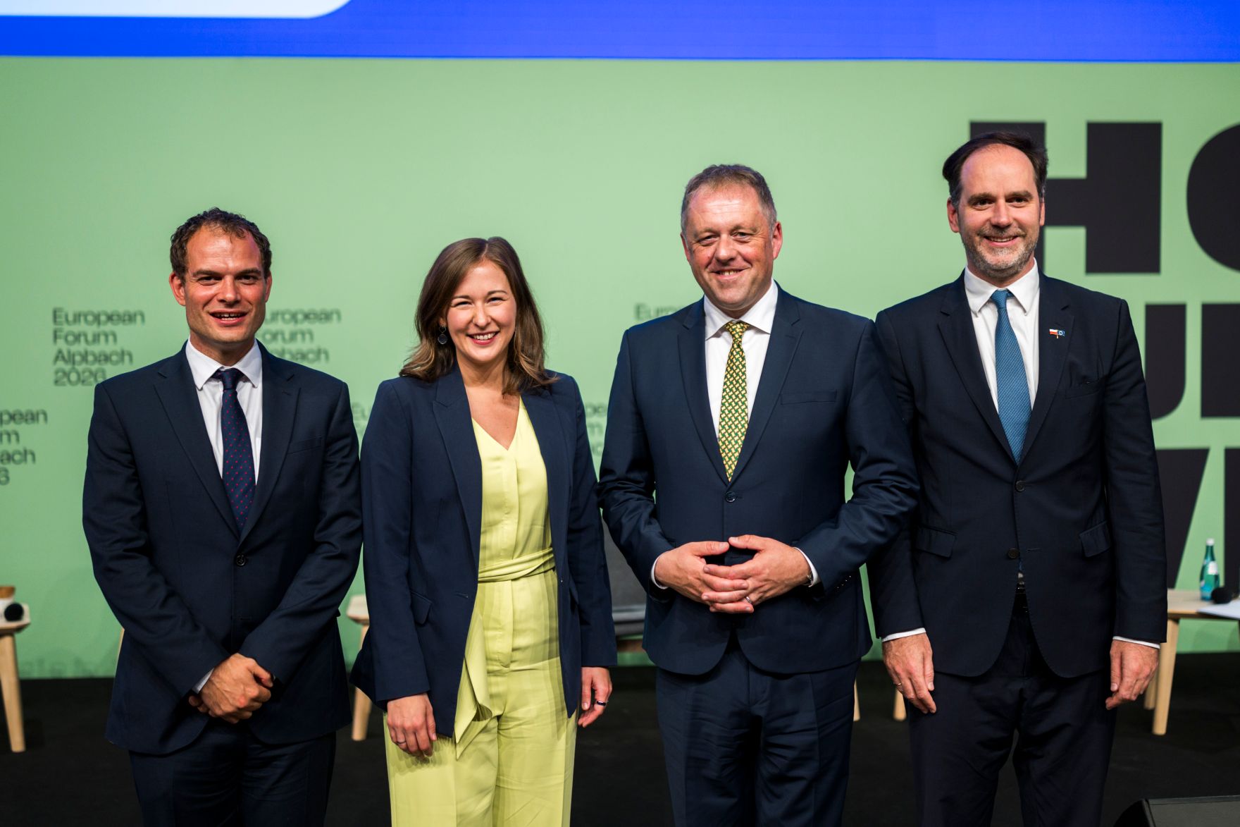 Am 30. August 2026 nahm Bundesministerin Claudia Bauer am mehrt&auml;gigen Europ&auml;ischen Forum Alpbach teil. Im Bild (v.l.n.r.) der britische Minister f&uuml;r zwischenstaatliche Beziehungen Hamish Falconer, Bundesministerin Claudia Bauer, der irische Staatsminister f&uuml;r europ&auml;ische Angelegenheiten und Verteidigung Thomas Byrne und der polnische Staatssekret&auml;r f&uuml;r europ&auml;ische Angelegenheiten Ignacy Niemczycki.