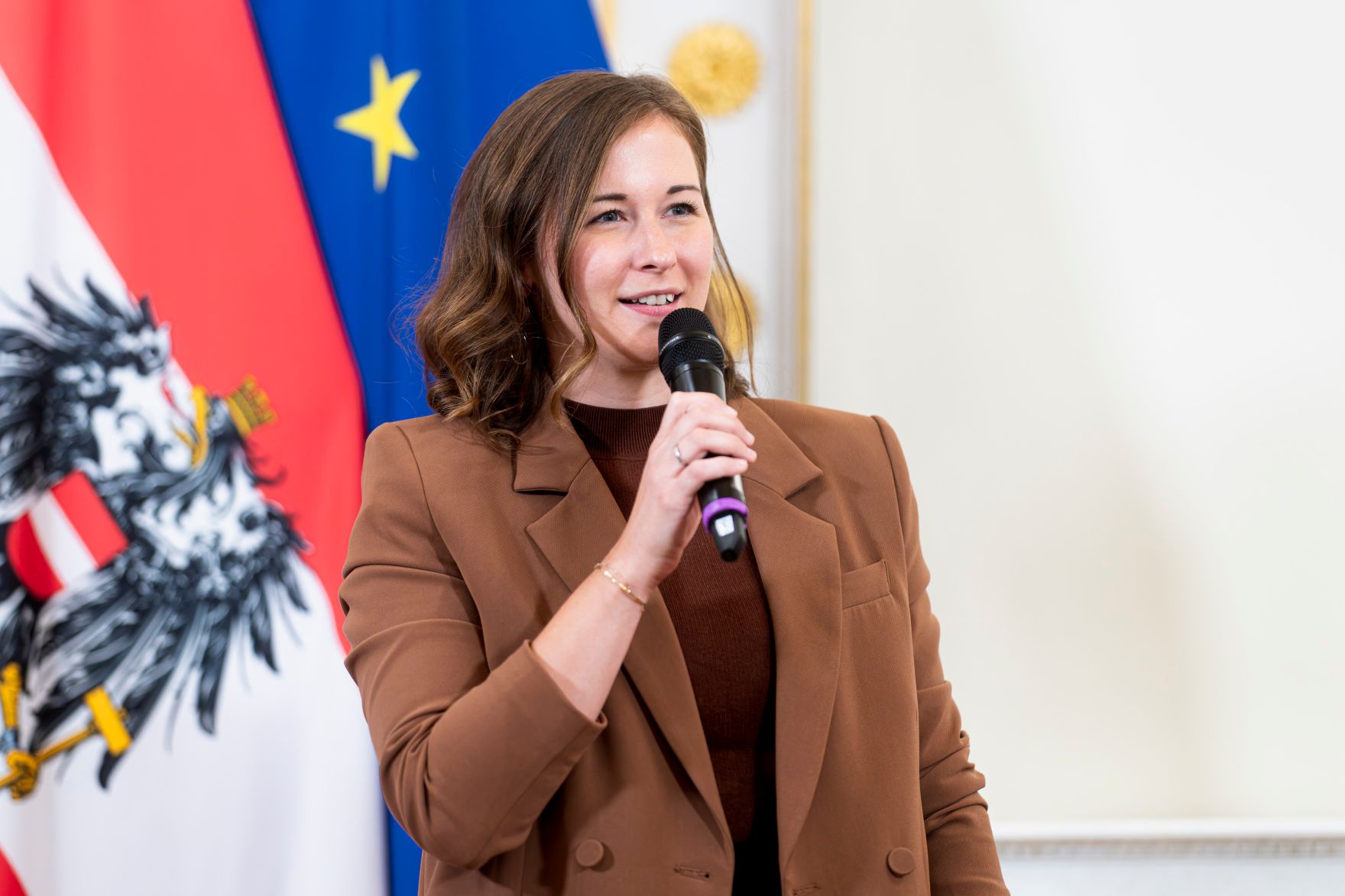 Am 9. September 2026 &uuml;berreichte Bundesministerin Claudia Plakolm (im Bild) die Auszeichnungen f&uuml;r den Zivildiener des Jahres 2026 im Rahmen einer Festveranstaltung im Bundeskanzleramt.