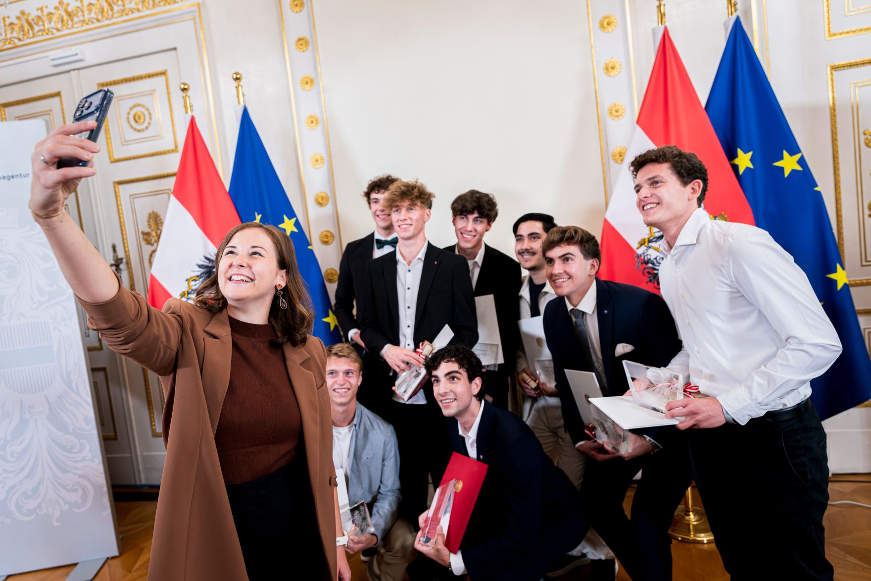 Am 9. September 2026 &uuml;berreichte Bundesministerin Claudia Plakolm (l.) die Auszeichnungen f&uuml;r den Zivildiener des Jahres 2026 im Rahmen einer Festveranstaltung im Bundeskanzleramt.