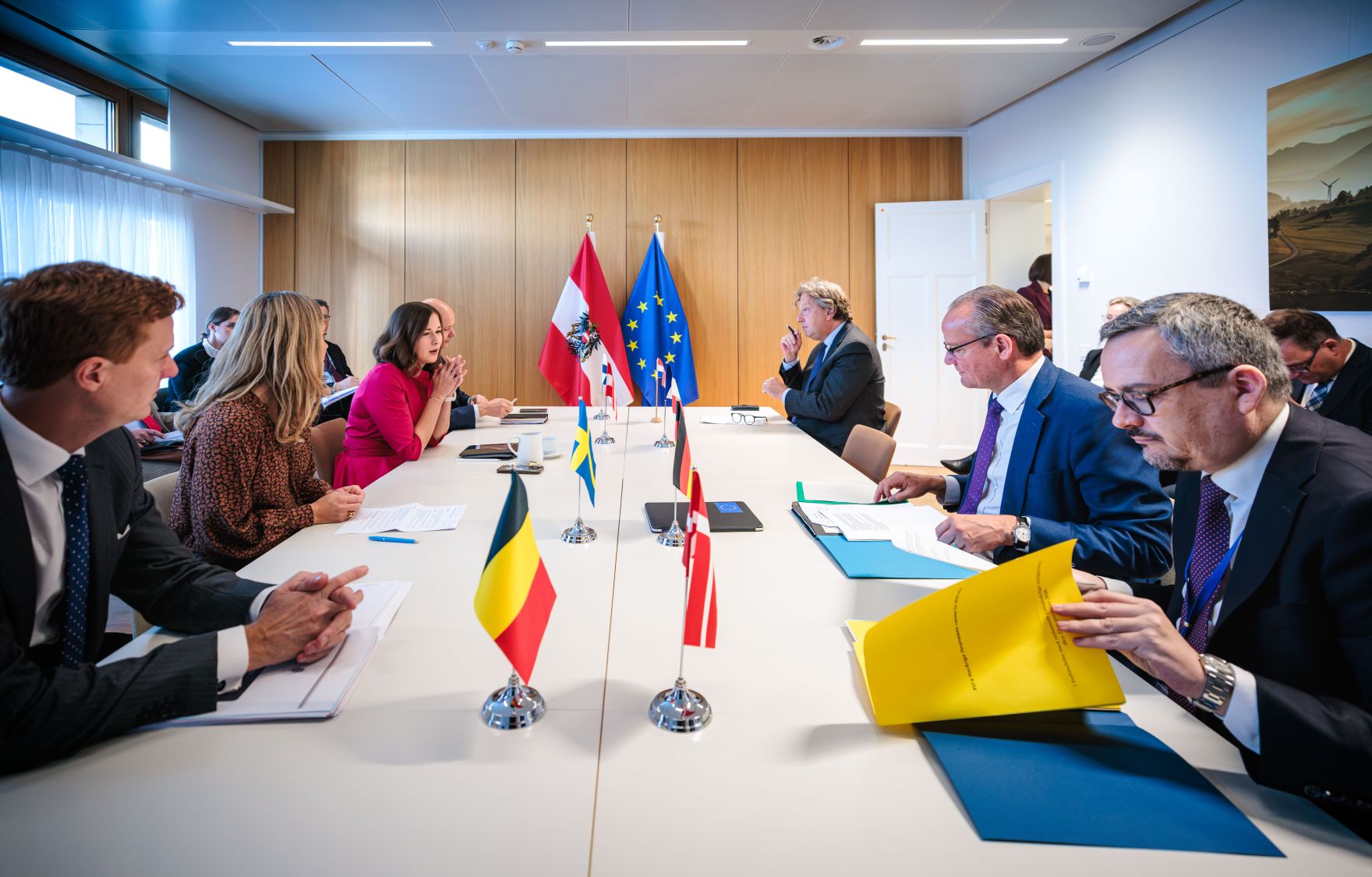 Am 22. September reiste Bundesministerin Claudia Bauer (3.v.l.) nach Br&uuml;ssel und nahm am Rat f&uuml;r &bdquo;Allgemeine Angelegenheiten&ldquo; der Europ&auml;ischen Union teil. Im Bild bei einem Arbeitsfr&uuml;hst&uuml;ck.