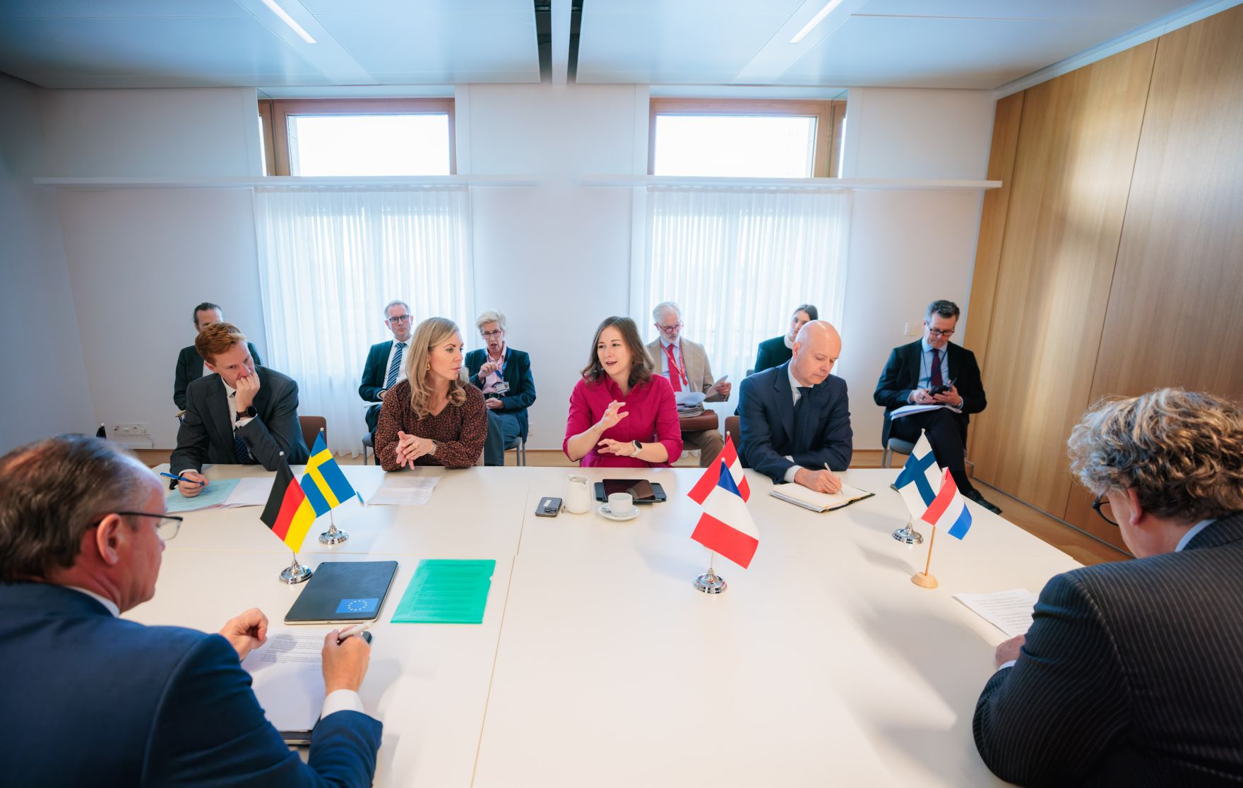 Am 22. September reiste Bundesministerin Claudia Bauer (m.) nach Br&uuml;ssel und nahm am Rat f&uuml;r &bdquo;Allgemeine Angelegenheiten&ldquo; der Europ&auml;ischen Union teil. Im Bild bei einem Arbeitsfr&uuml;hst&uuml;ck.