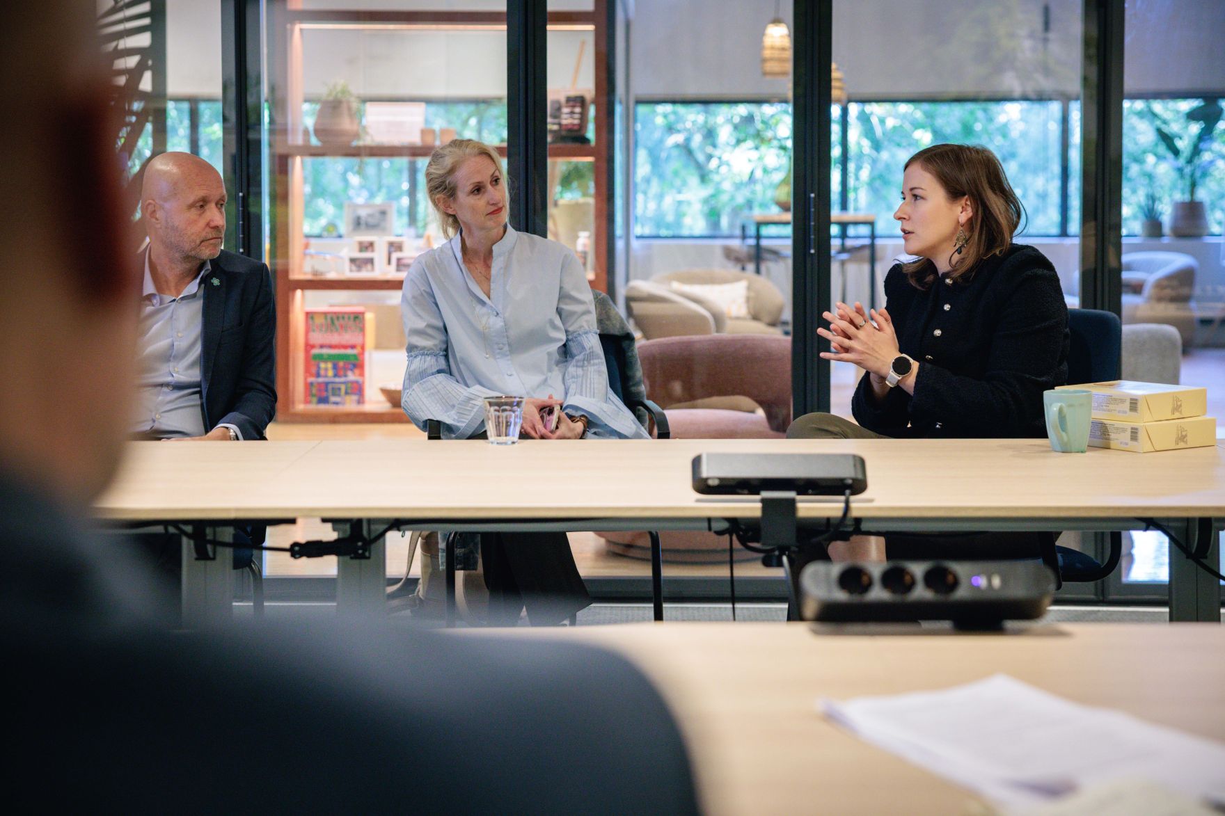 Am 24. September 2026 reiste Bundesministerin Claudia Bauer (r.) zu einem Arbeitsbesuch in die Niederlande. Im Bild bei einem Besuch von dem Integrationsprojekt DZB Leiden.