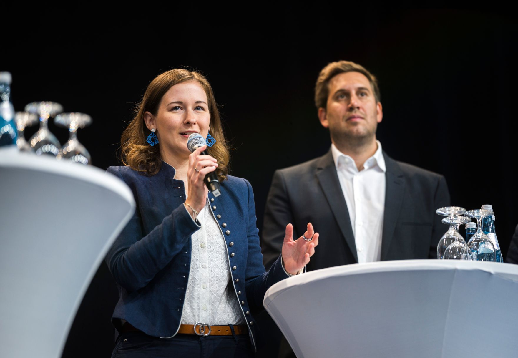 Am 1. Oktober 2026 nahm Bundesministerin Claudia Bauer (l.) am 72. &Ouml;sterreichischen Gemeindetag in Salzburg teil. Im Bild mit Staatssekret&auml;r Alexander Pr&ouml;ll (r.).