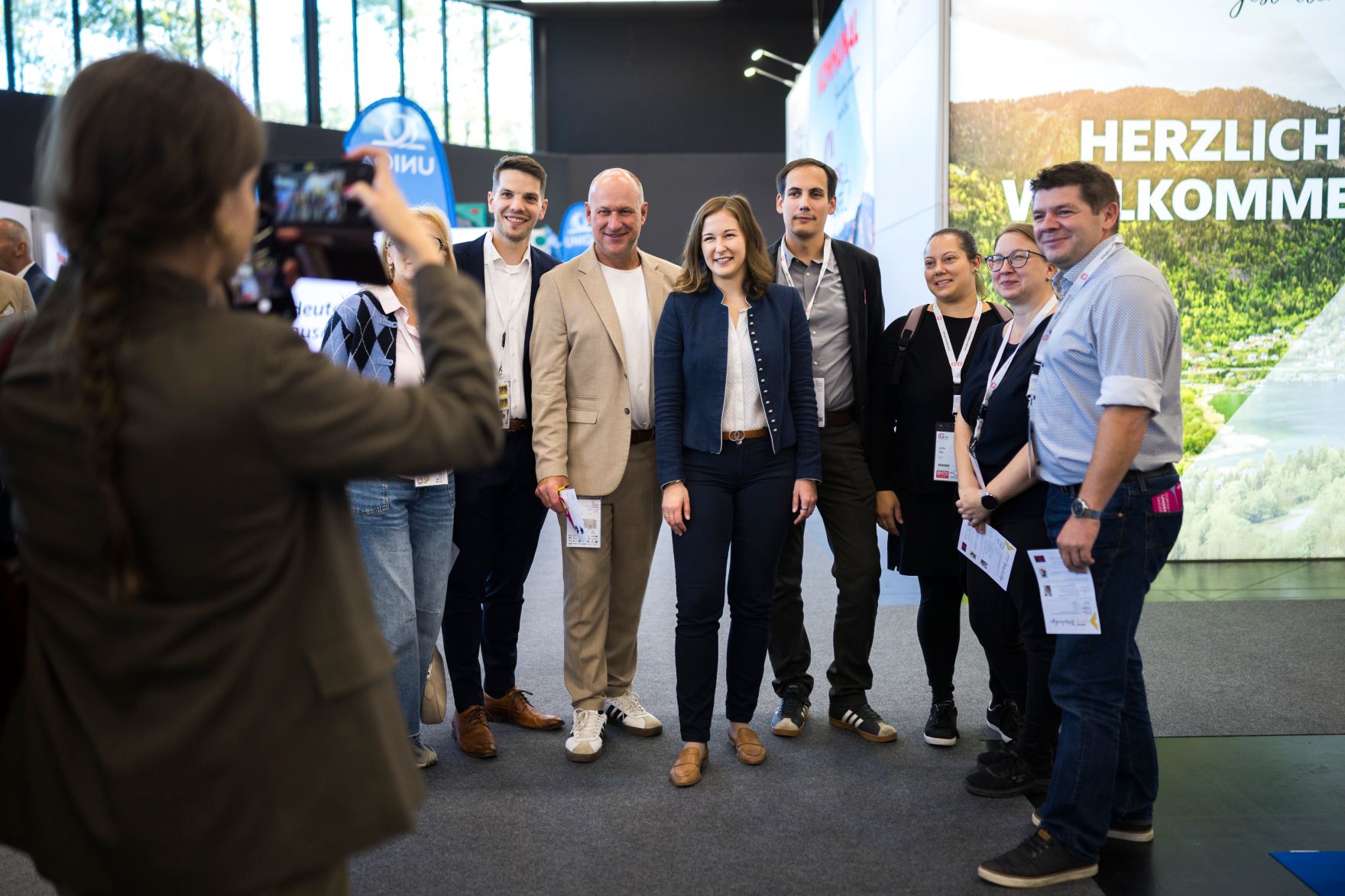 Am 1. Oktober 2026 nahm Bundesministerin Claudia Bauer (m.) am 72. &Ouml;sterreichischen Gemeindetag in Salzburg teil.