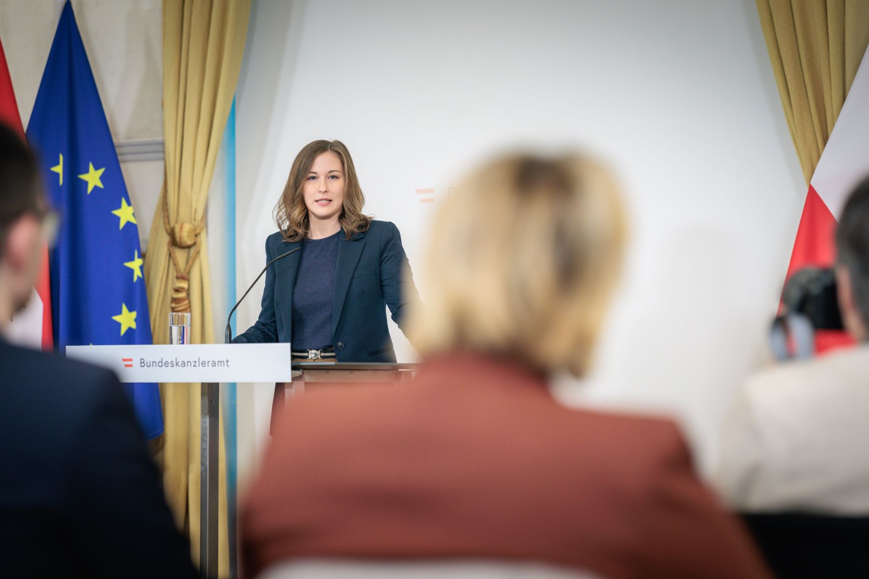 Am 9. Oktober 2026 gab Bundesministerin Claudia Bauer (im Bild) eine Pressekonferenz zum Thema der aktuellen Zivildienst-Zahlen.