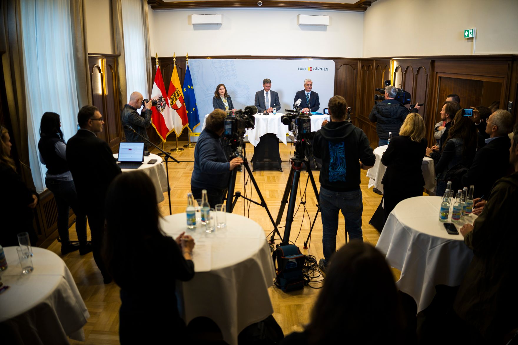 Am 23. Oktober 2026 nahm Bundesministerin Claudia gemeinsam mit Landesrat Martin Antauer und Landeshauptmann Daniel Fellner an der Pressekonferenz zum Thema &bdquo;Landesintegrationsreferentenkonferenz&ldquo; teil.