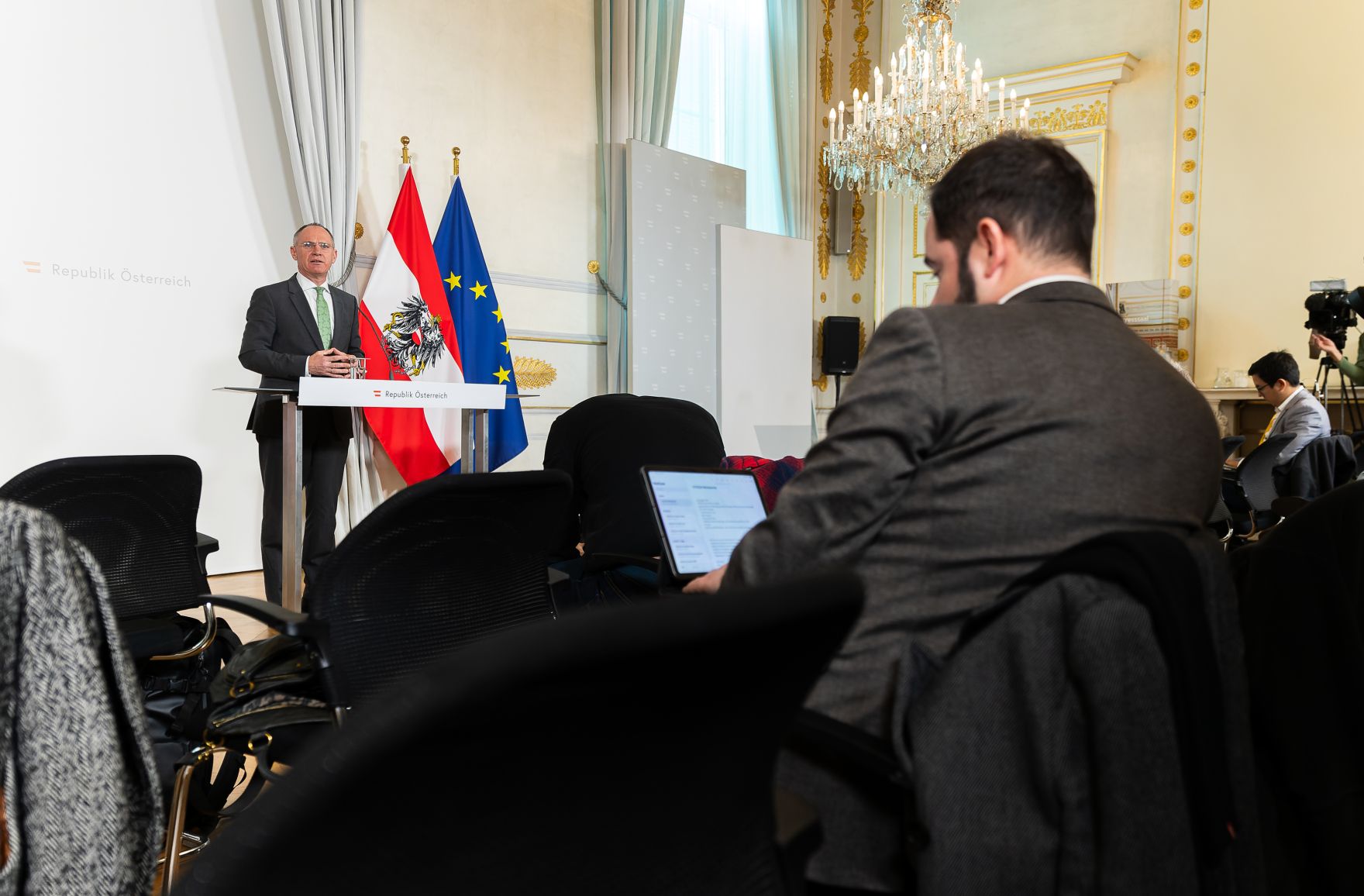 Am 21. Februar 2024 nahm Bundesminister Gerhard Karner am Doorstep vor dem Ministerrat teil.