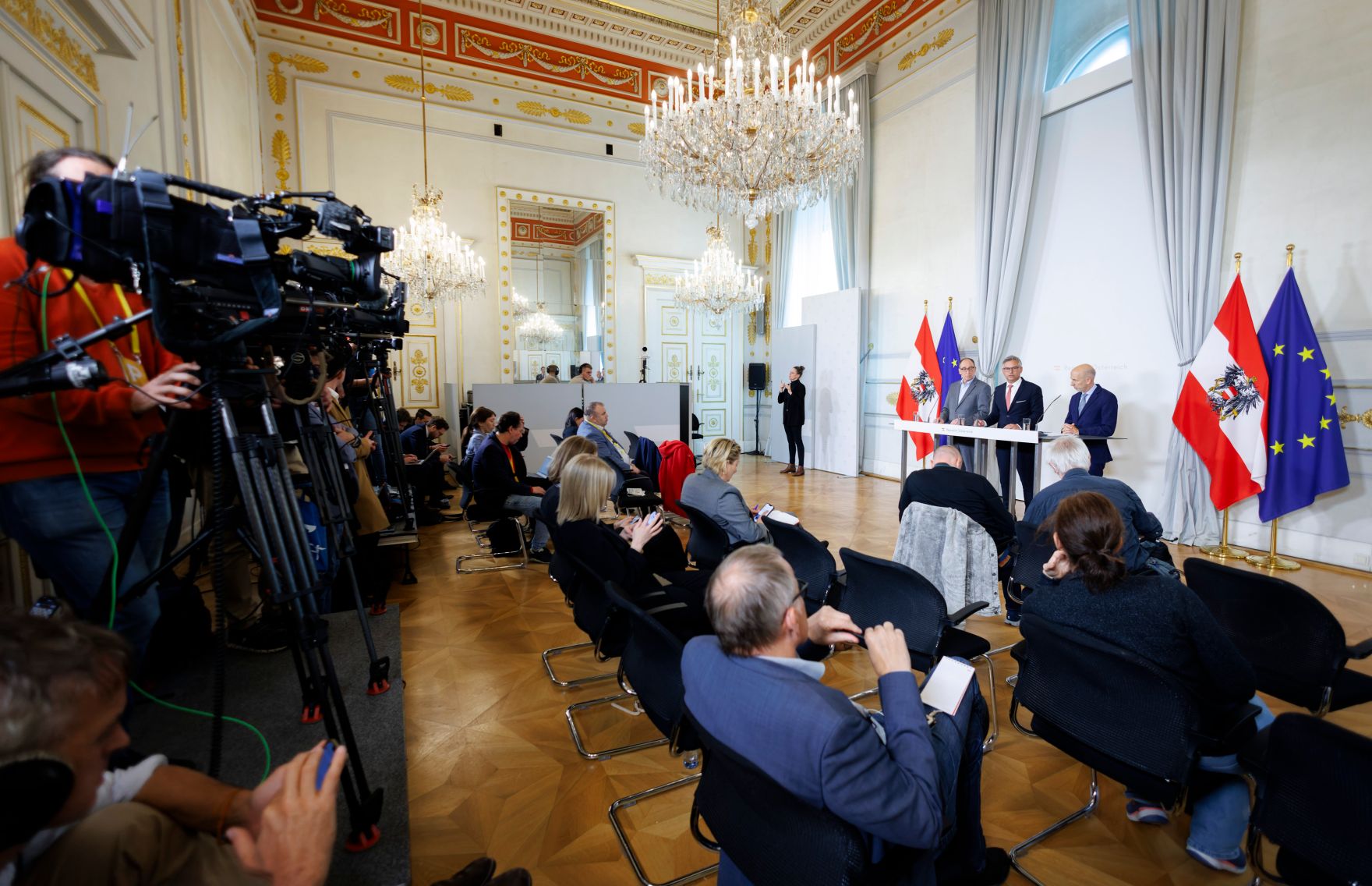Am 10. April 2024 nahmen Bundesminister Magnus Brunner, Bundesminister Martin Kocher und Bundesminister Johannes Rauch am Pressefoyer nach dem Ministerrat teil.