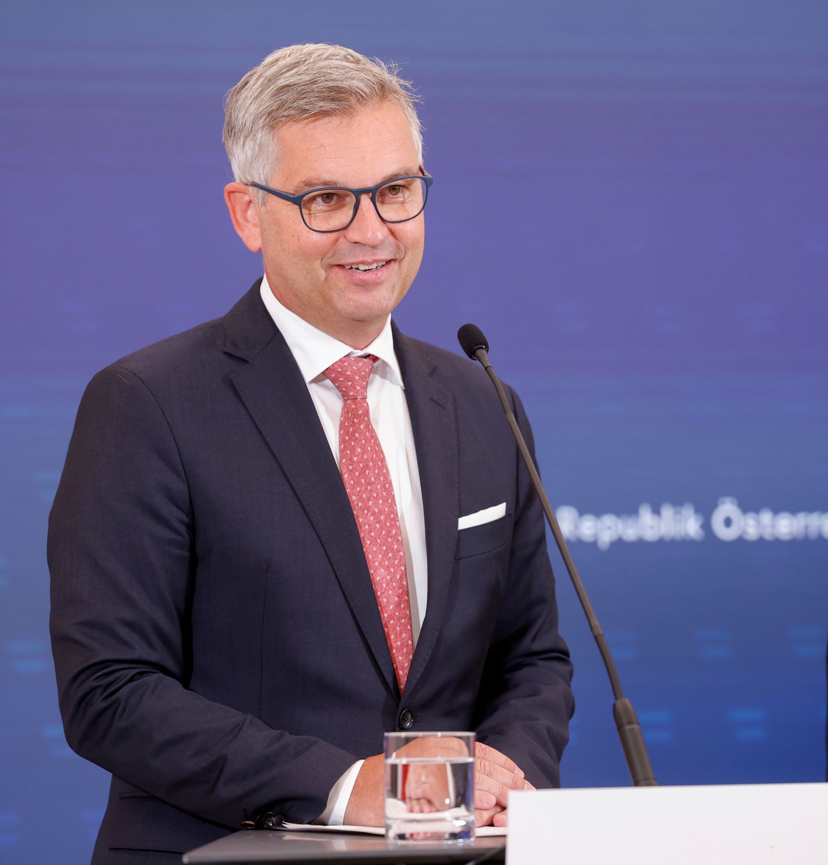 Am 12. Juni 2024 nahmen Bundesminister Magnus Brunner (im Bild) und Bundesministerin Leonore Gewessler am Pressefoyer nach dem Ministerrat teil.