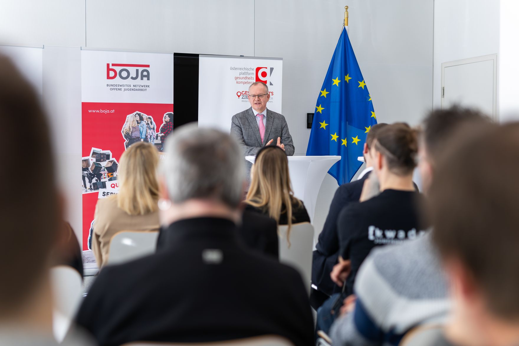 Am 4. Februar 2025 wurden Urkunden f&uuml;r die &bdquo;Gesundheitskompetente offene Jugendarbeit&ldquo; &uuml;ber die Sektion VI des Bundeskanzleramtes verliehen.