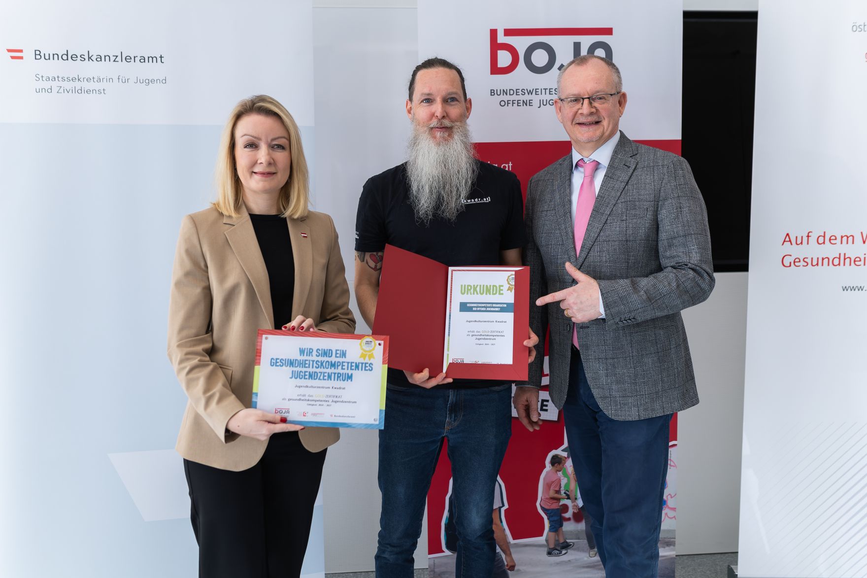 Am 4. Februar 2025 wurden Urkunden f&uuml;r die &bdquo;Gesundheitskompetente offene Jugendarbeit&ldquo; &uuml;ber die Sektion VI des Bundeskanzleramtes verliehen.