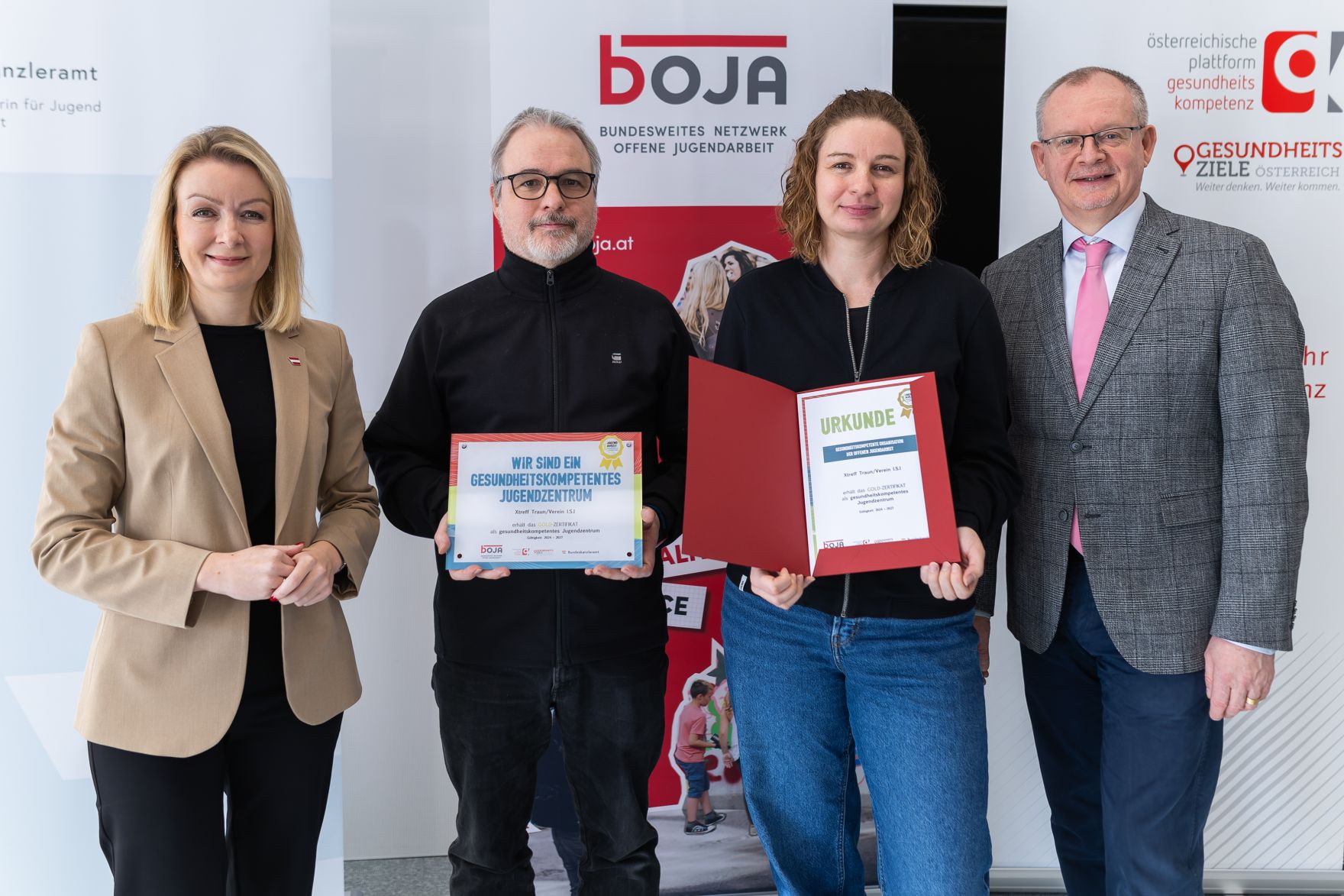 Am 4. Februar 2025 wurden Urkunden f&uuml;r die &bdquo;Gesundheitskompetente offene Jugendarbeit&ldquo; &uuml;ber die Sektion VI des Bundeskanzleramtes verliehen.