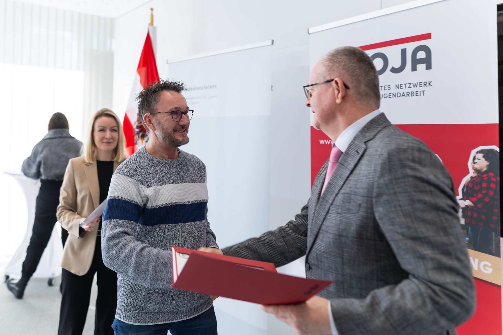 Am 4. Februar 2025 wurden Urkunden f&uuml;r die &bdquo;Gesundheitskompetente offene Jugendarbeit&ldquo; &uuml;ber die Sektion VI des Bundeskanzleramtes verliehen.