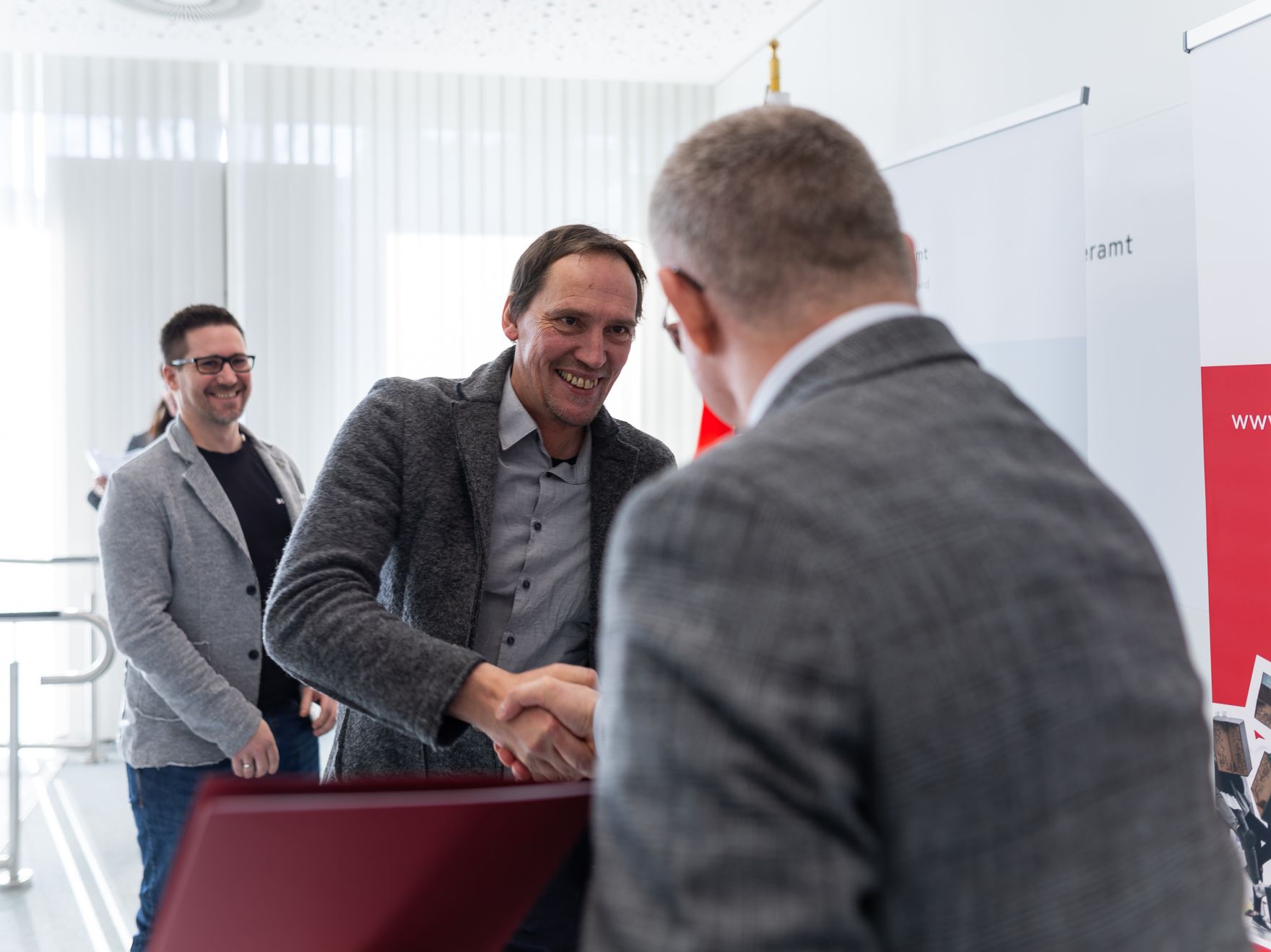 Am 4. Februar 2025 wurden Urkunden f&uuml;r die &bdquo;Gesundheitskompetente offene Jugendarbeit&ldquo; &uuml;ber die Sektion VI des Bundeskanzleramtes verliehen.