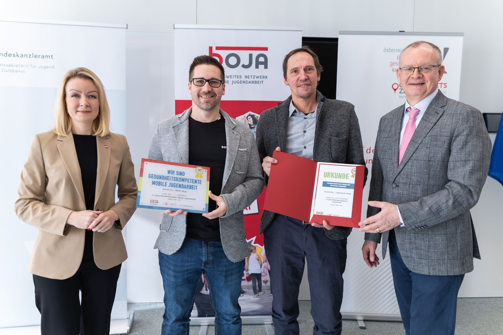 Am 4. Februar 2025 wurden Urkunden f&uuml;r die &bdquo;Gesundheitskompetente offene Jugendarbeit&ldquo; &uuml;ber die Sektion VI des Bundeskanzleramtes verliehen.