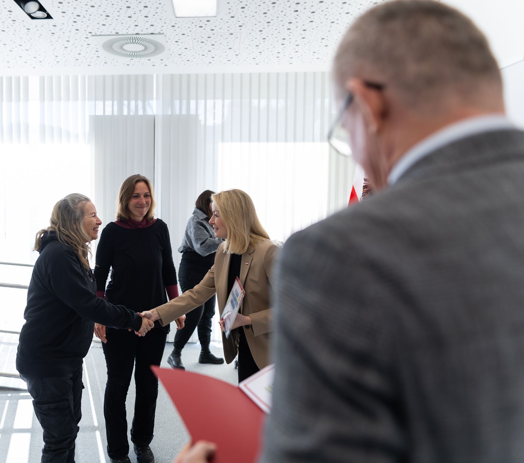 Am 4. Februar 2025 wurden Urkunden f&uuml;r die &bdquo;Gesundheitskompetente offene Jugendarbeit&ldquo; &uuml;ber die Sektion VI des Bundeskanzleramtes verliehen.