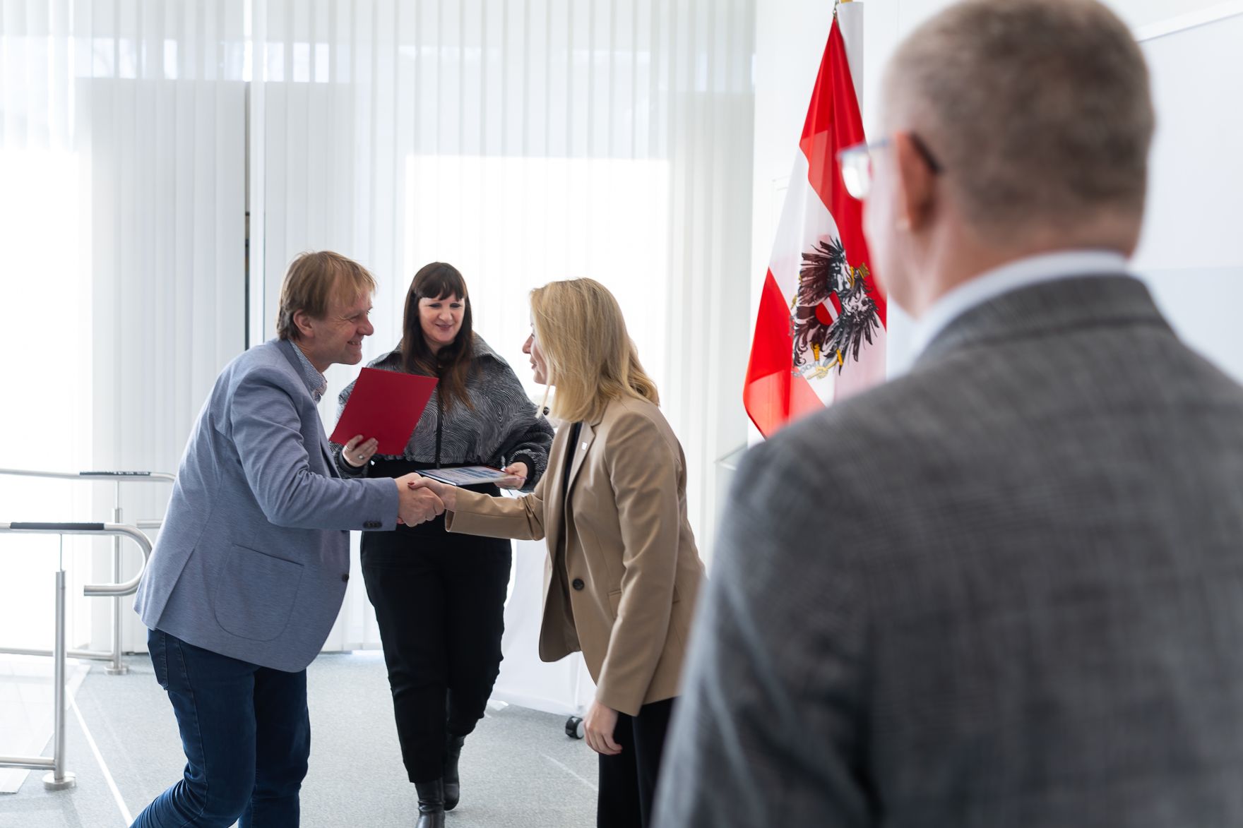 Am 4. Februar 2025 wurden Urkunden f&uuml;r die &bdquo;Gesundheitskompetente offene Jugendarbeit&ldquo; &uuml;ber die Sektion VI des Bundeskanzleramtes verliehen.