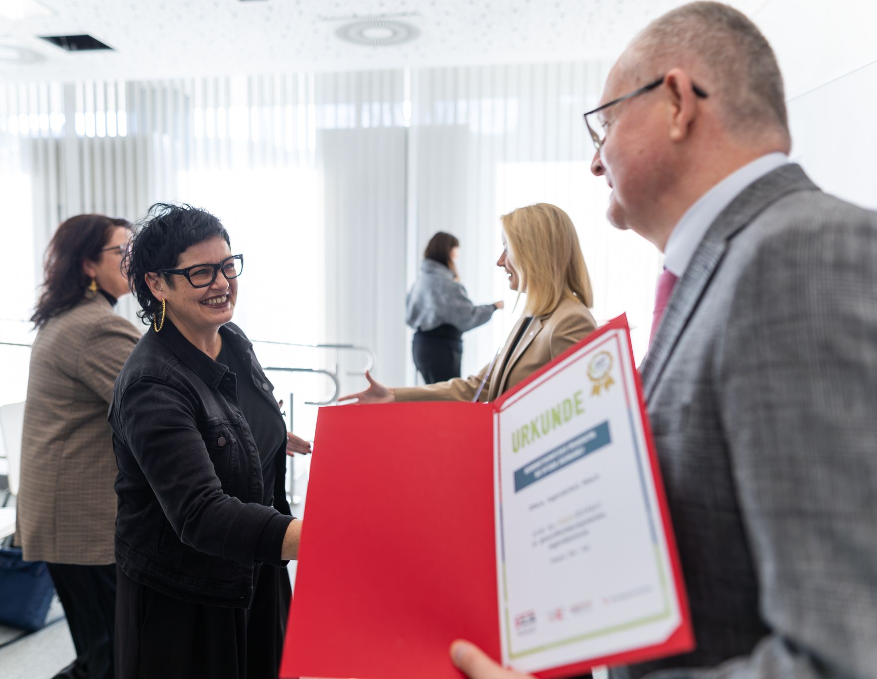 Am 4. Februar 2025 wurden Urkunden f&uuml;r die &bdquo;Gesundheitskompetente offene Jugendarbeit&ldquo; &uuml;ber die Sektion VI des Bundeskanzleramtes verliehen.
