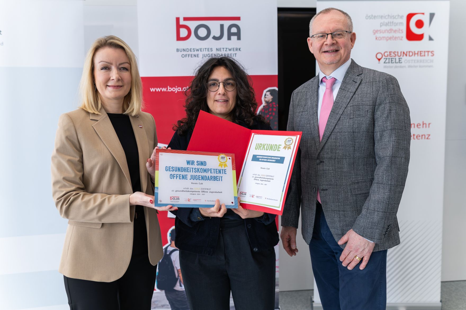 Am 4. Februar 2025 wurden Urkunden f&uuml;r die &bdquo;Gesundheitskompetente offene Jugendarbeit&ldquo; &uuml;ber die Sektion VI des Bundeskanzleramtes verliehen.