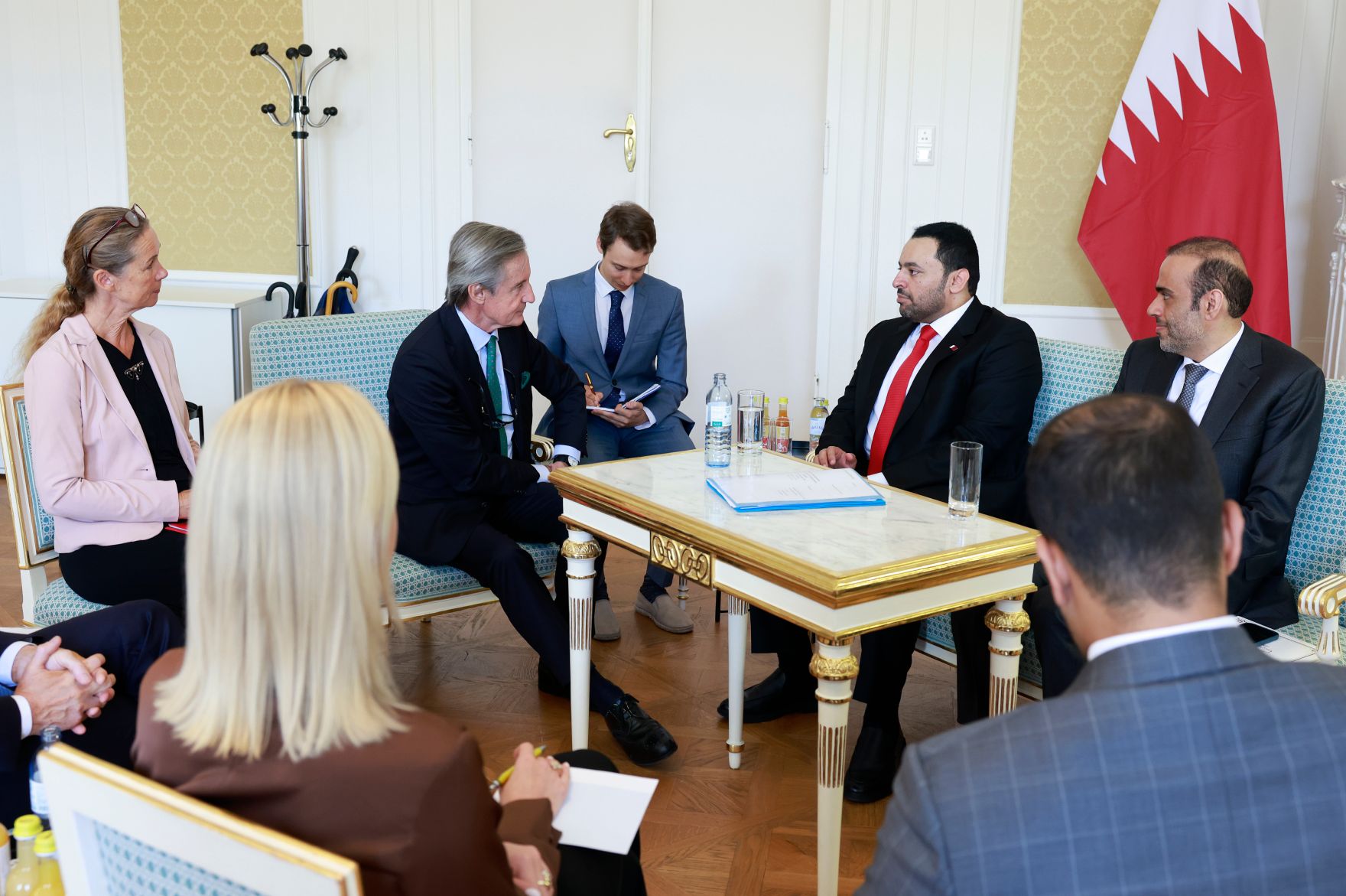 Am 3. September 2025 empfing Botschafter Peter Launsky-Tieffenthal den Staatsminister im Ministerium f&uuml;r ausw&auml;rtige Angelegenheiten des Staates Katar Mohammed Abdulaziz Al-Khulaifi im Bundeskanzleramt.