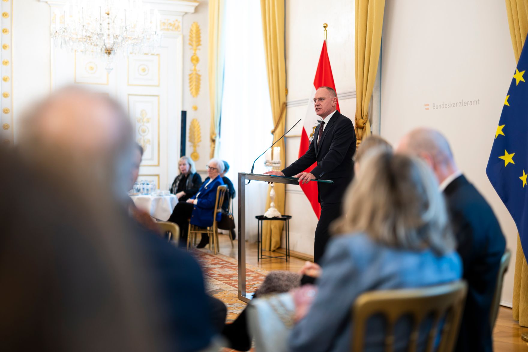 Am 10. Dezember 2025 fand ein Abendempfang anl&auml;sslich der Feierlichkeiten zum Chanukka Fest im Bundeskanzleramt statt. Im Bild bei einer Rede Bundesminister Gerhard Karner.