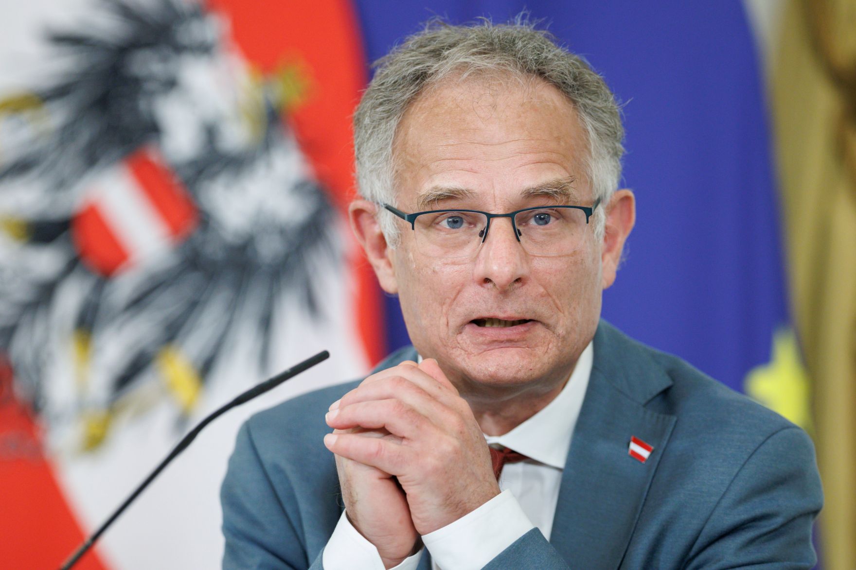 Am 11. M&auml;rz 2026 nahmen Bundesminister Markus Marterbauer (im Bild), Bundesminister Wolfgang Hattmannsdorfer und Staatssekret&auml;r Josef Schellhorn am Pressefoyer nach dem Ministerrat teil.