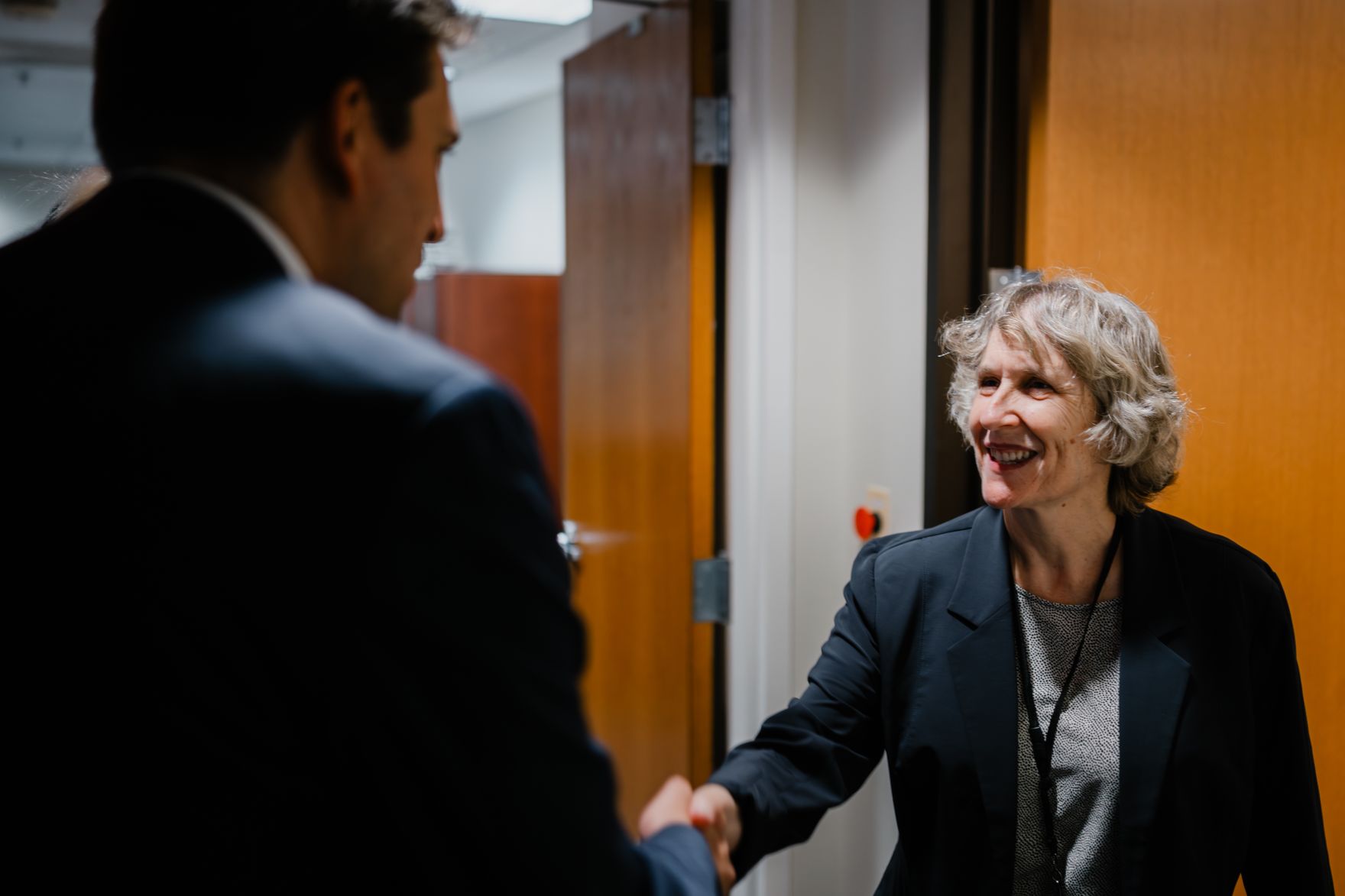 Am 5. J&auml;nner 2026 setzte Staatssekret&auml;r Alexander Pr&ouml;ll (l.) seinen mehrt&auml;gigen Arbeitsbesuch in den Vereinigten Staaten von Amerika fort. Im Bild bei einem Arbeitsgespr&auml;ch mit Ellen Germain (r.) vom Special Envoy for Holocaust Issues.