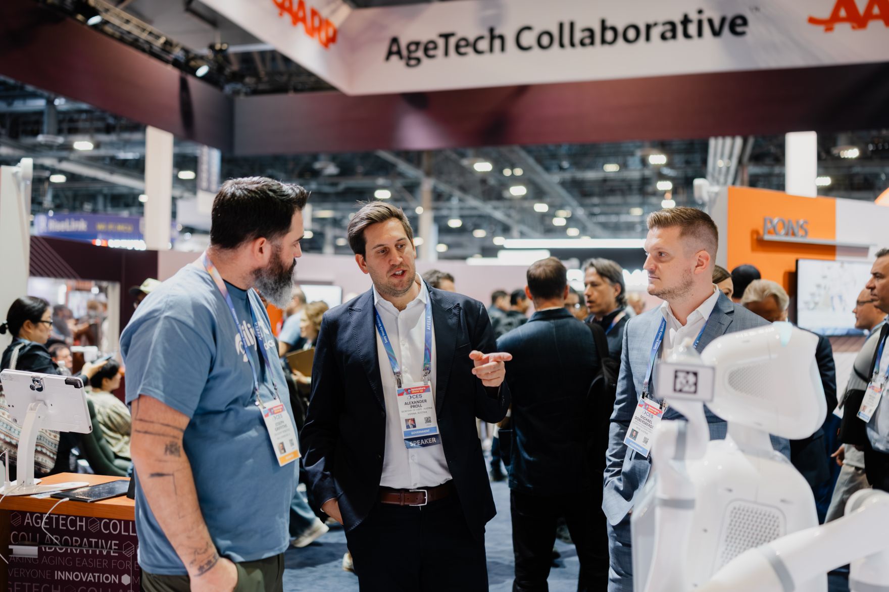 Am 6. J&auml;nner 2026 setzte Staatssekret&auml;r Alexander Pr&ouml;ll (m.l.) seinen mehrt&auml;gigen Arbeitsbesuch in den Vereinigten Staaten von Amerika fort. Im Bild bei der CES 2026.