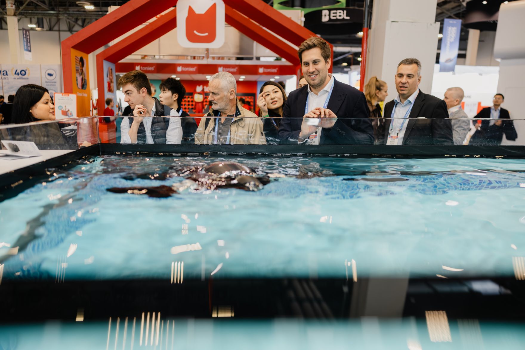 Am 6. J&auml;nner 2026 setzte Staatssekret&auml;r Alexander Pr&ouml;ll (m.r.) seinen mehrt&auml;gigen Arbeitsbesuch in den Vereinigten Staaten von Amerika fort. Im Bild bei der CES 2026.