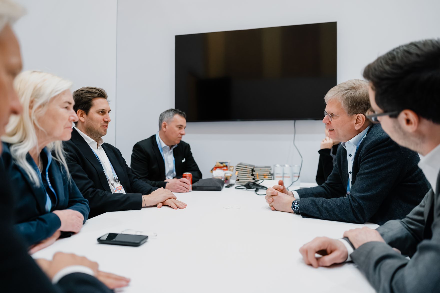 Am 6. J&auml;nner 2026 setzte Staatssekret&auml;r Alexander Pr&ouml;ll (3.v.l.) seinen mehrt&auml;gigen Arbeitsbesuch in den Vereinigten Staaten von Amerika fort. Im Bild bei der CES 2026.