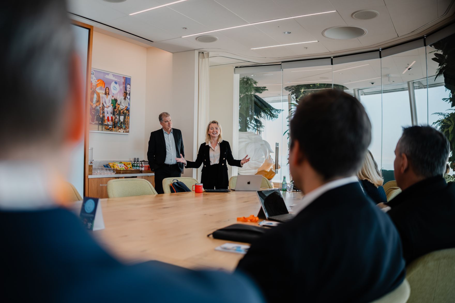 Am 8. J&auml;nner 2026 setzte Staatssekret&auml;r Alexander Pr&ouml;ll (2.v.r.) seinen mehrt&auml;gigen Arbeitsbesuch in den Vereinigten Staaten von Amerika fort. Im Bild bei einem Arbeitsgespr&auml;ch beim Unternehmen Salesforce.