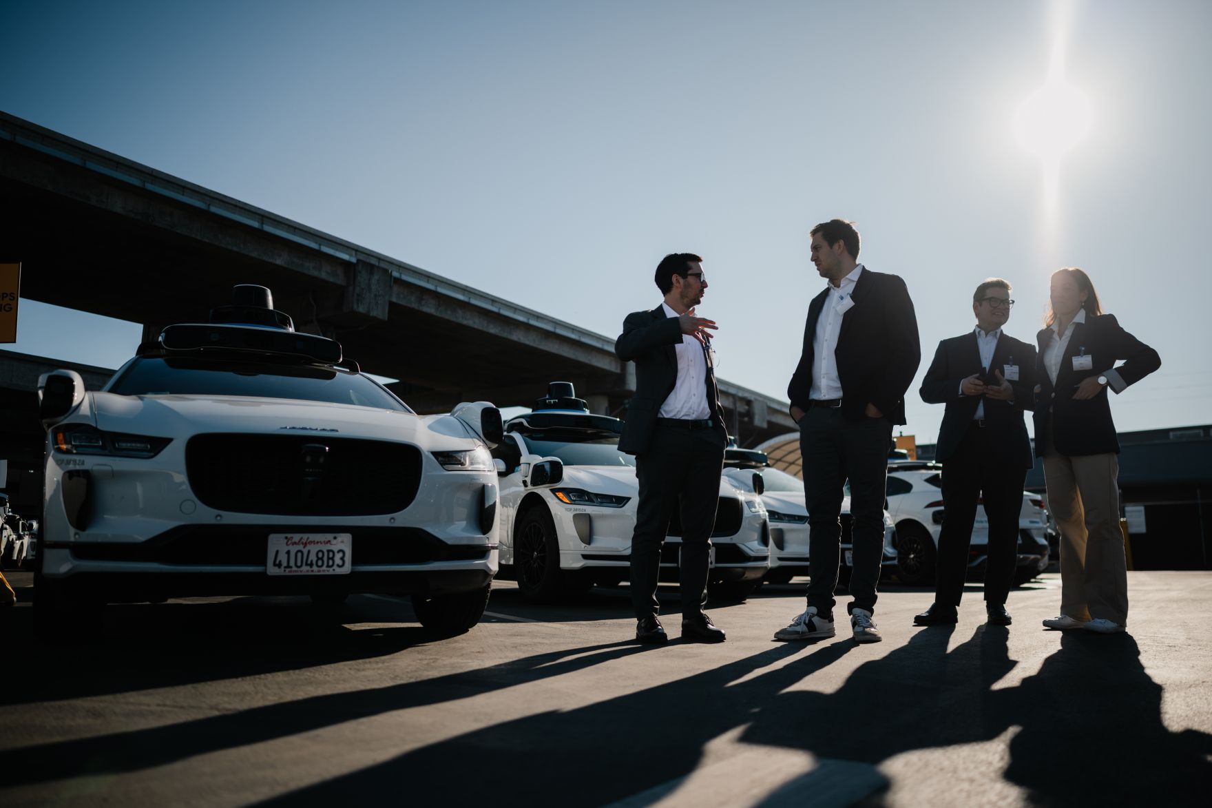 Am 8. J&auml;nner 2026 setzte Staatssekret&auml;r Alexander Pr&ouml;ll (m.r.) seinen mehrt&auml;gigen Arbeitsbesuch in den Vereinigten Staaten von Amerika fort. Im Bild bei einem Betriebsbesuch von Waymo.