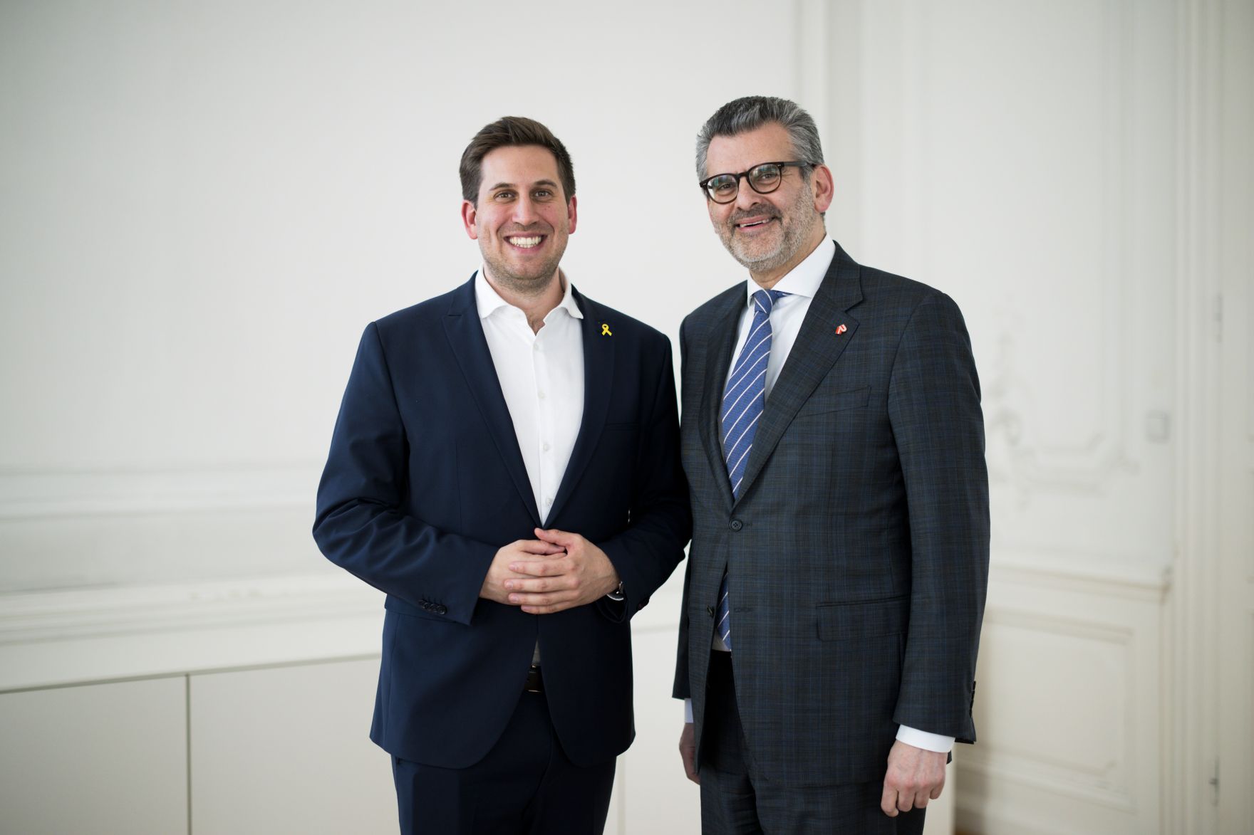 Am 3. April 2025 empfing Staatssekret&auml;r Alexander Pr&ouml;ll (l.) den Pr&auml;sidenten des &Ouml;RAK, Armenak Utudjian (r.) zu einem Arbeitsgespr&auml;ch.