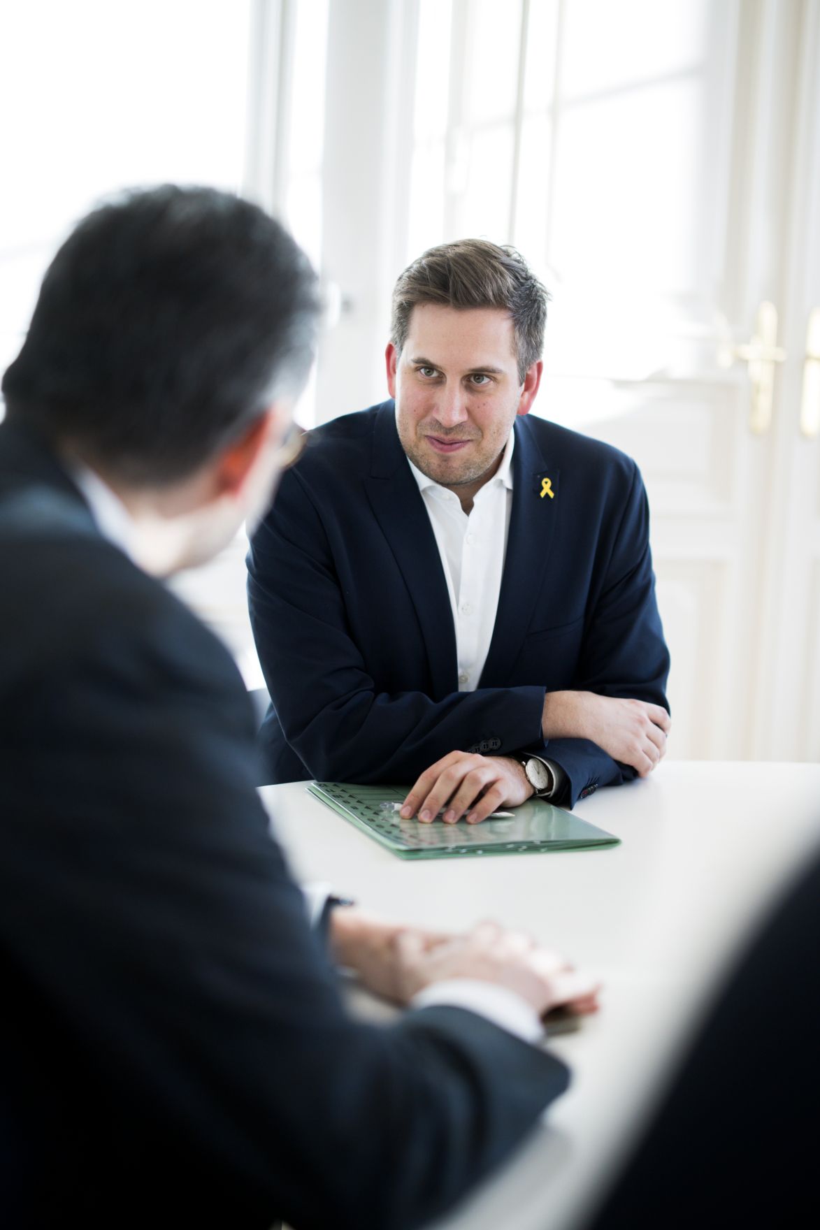 Am 3. April 2025 empfing Staatssekret&auml;r Alexander Pr&ouml;ll (r.) den Pr&auml;sidenten des &Ouml;RAK, Armenak Utudjian (l.) zu einem Arbeitsgespr&auml;ch.