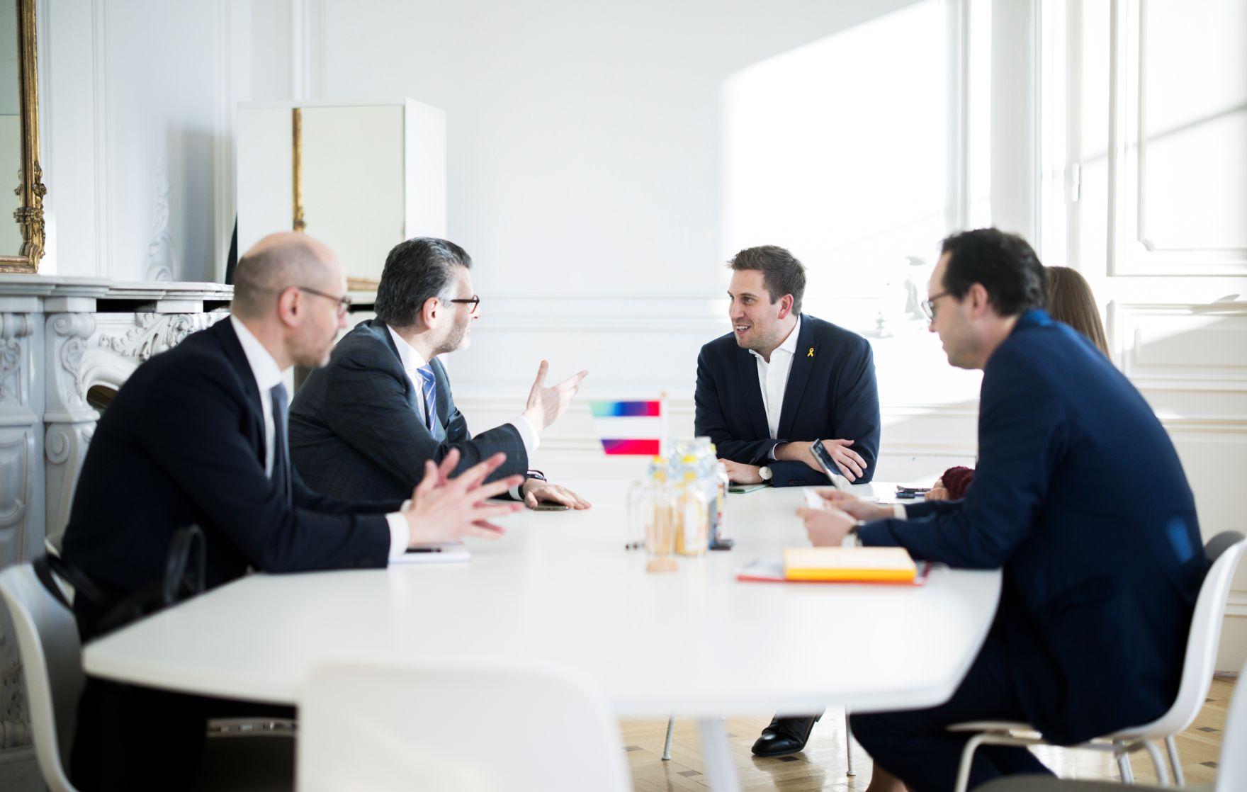 Am 3. April 2025 empfing Staatssekret&auml;r Alexander Pr&ouml;ll (m.r.) den Pr&auml;sidenten des &Ouml;RAK, Armenak Utudjian (m.l.) zu einem Arbeitsgespr&auml;ch.