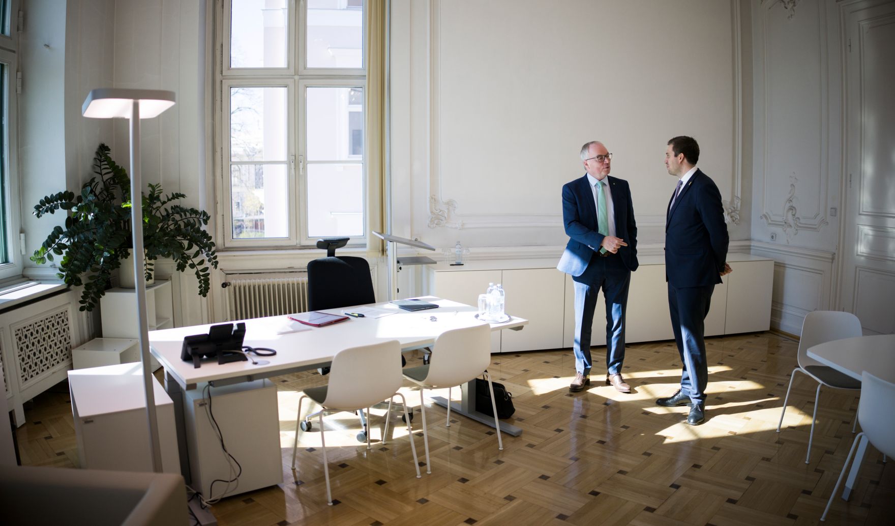 Am 3. April 2025 empfing Staatssekret&auml;r Alexander Pr&ouml;ll (r.) den Landeshauptfrau-Stellvertreter von Nieder&ouml;sterreich, Stephan Pernkopf (l.) zu einem Arbeitsgespr&auml;ch.