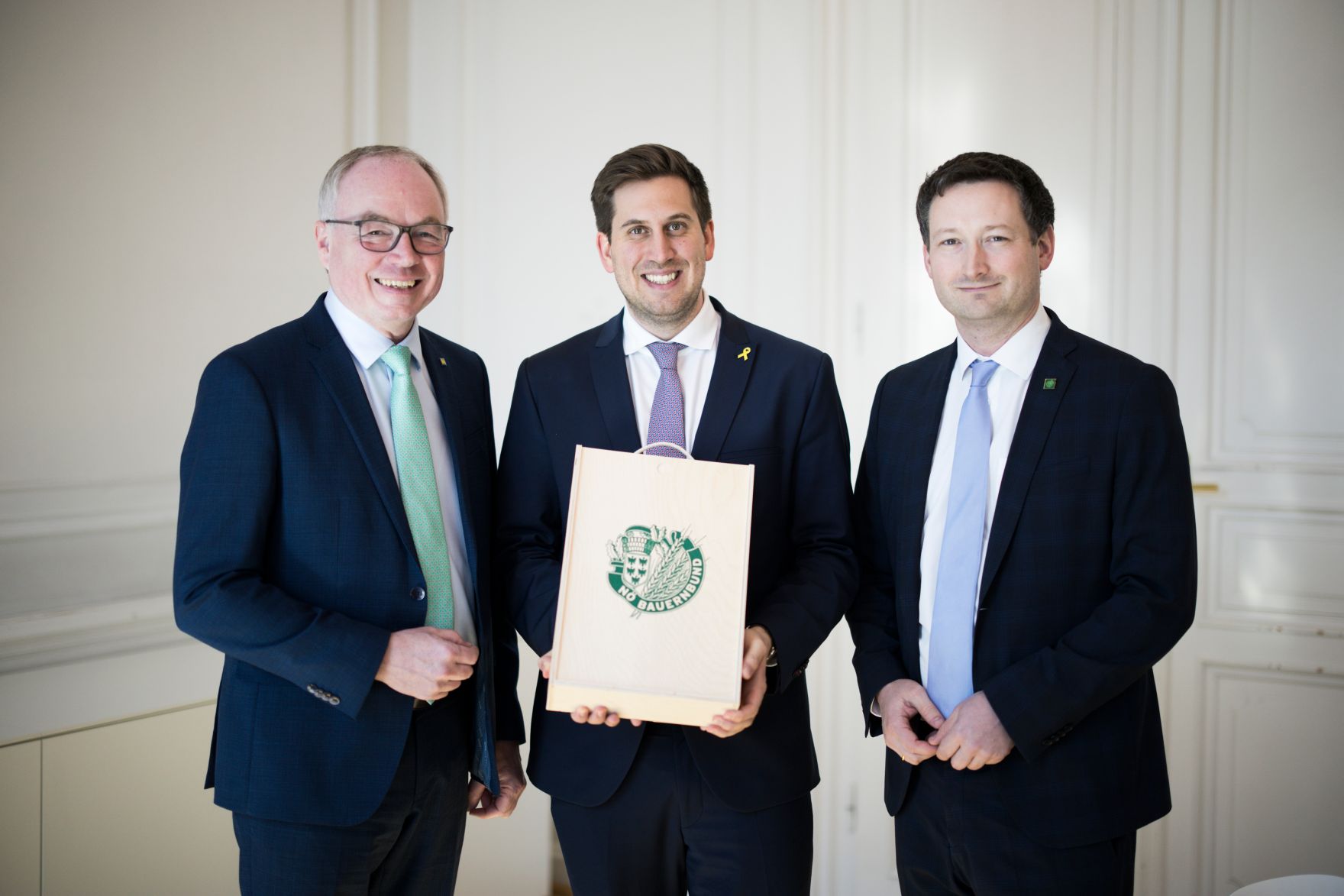 Am 3. April 2025 empfing Staatssekret&auml;r Alexander Pr&ouml;ll (m.) den Landeshauptfrau-Stellvertreter von Nieder&ouml;sterreich, Stephan Pernkopf (l.) zu einem Arbeitsgespr&auml;ch.