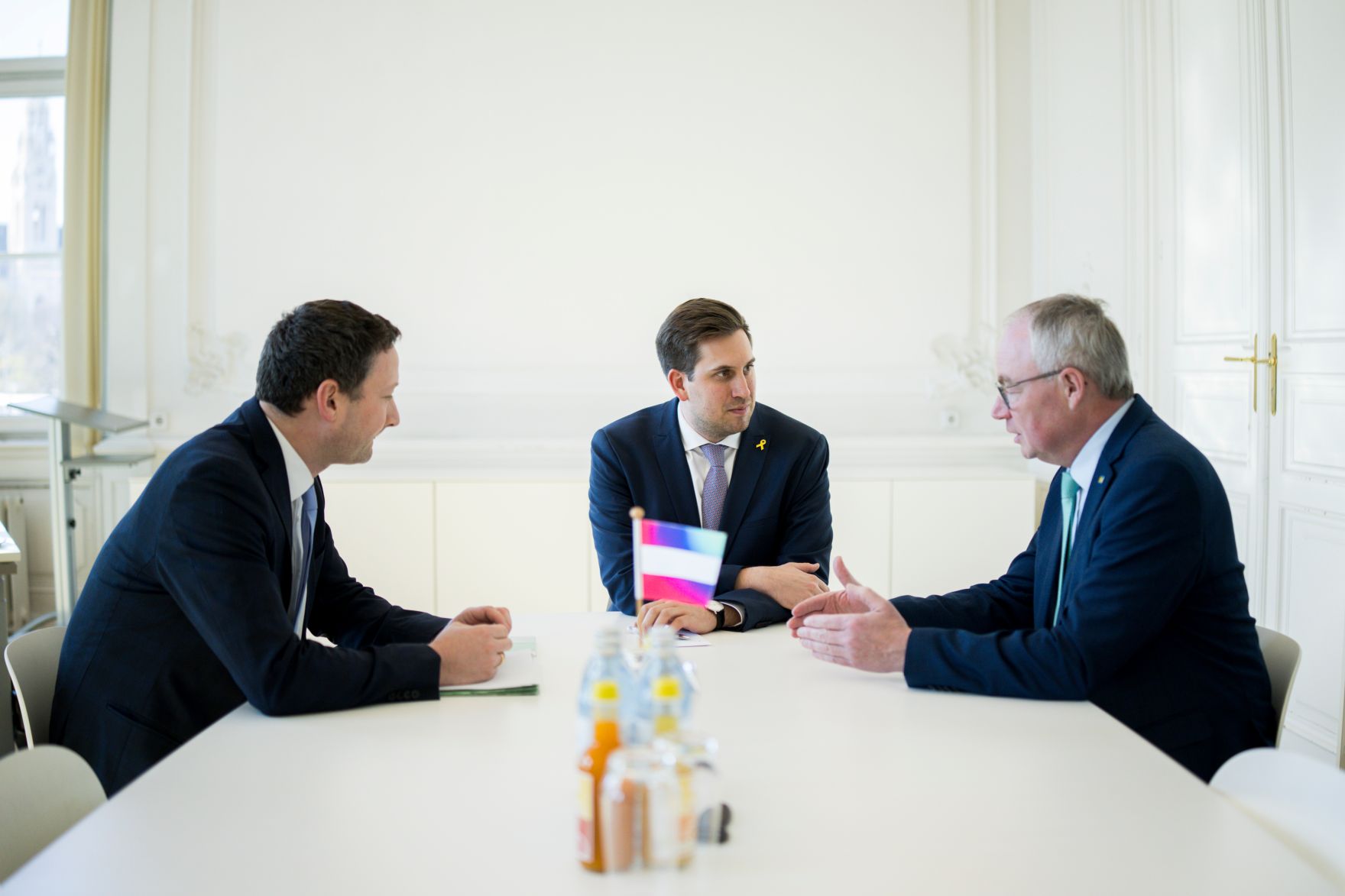 Am 3. April 2025 empfing Staatssekret&auml;r Alexander Pr&ouml;ll (m.) den Landeshauptfrau-Stellvertreter von Nieder&ouml;sterreich, Stephan Pernkopf (r.) zu einem Arbeitsgespr&auml;ch.