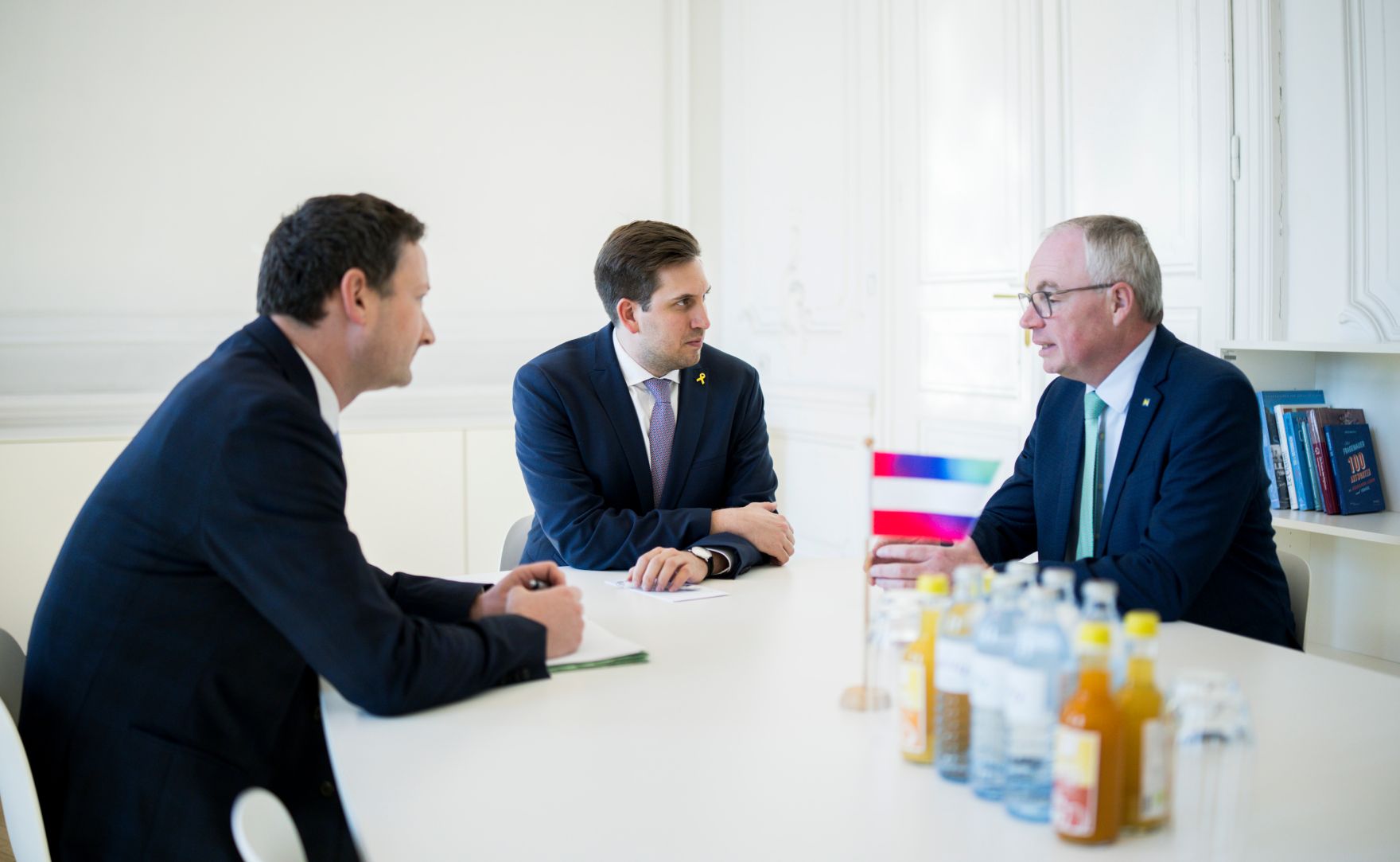 Am 3. April 2025 empfing Staatssekret&auml;r Alexander Pr&ouml;ll (m.) den Landeshauptfrau-Stellvertreter von Nieder&ouml;sterreich, Stephan Pernkopf (r.) zu einem Arbeitsgespr&auml;ch.