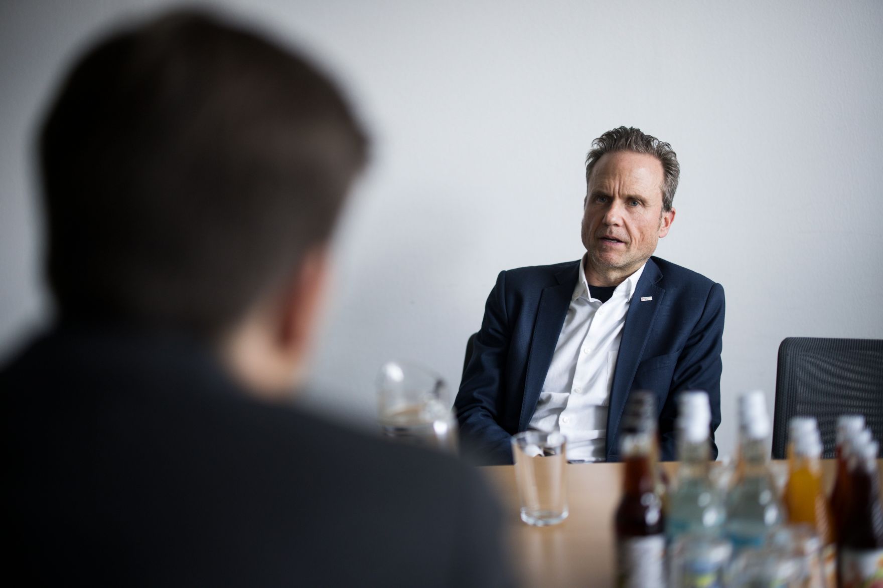 Am 10. April 2025 besuchte Staatssekret&auml;r Alexander Pr&ouml;ll (l.) im Rahmen seines Bundesl&auml;ndertages die Carinthia University of Applied Sciences. Im Bild bei einem Arbeitsgespr&auml;ch.