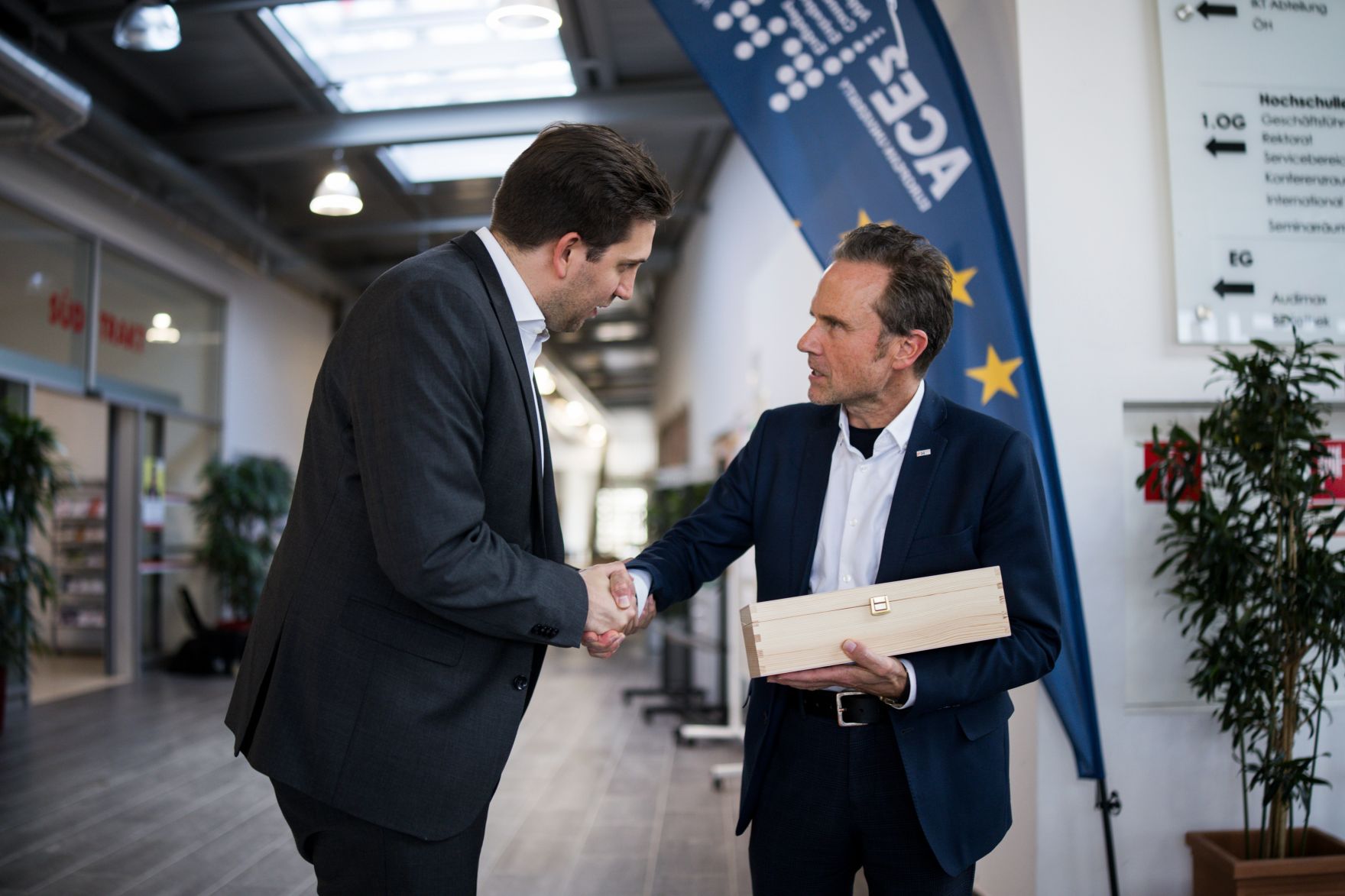 Am 10. April 2025 besuchte Staatssekret&auml;r Alexander Pr&ouml;ll (l.) im Rahmen seines Bundesl&auml;ndertages die Carinthia University of Applied Sciences.