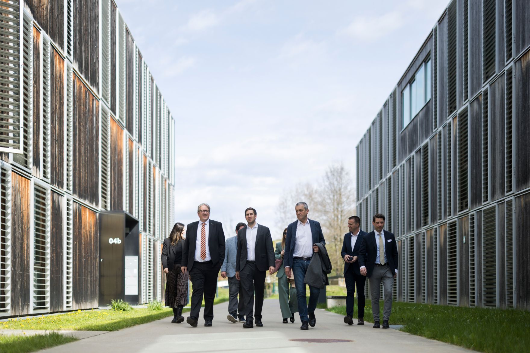 Am 10. April 2025 besuchte Staatssekret&auml;r Alexander Pr&ouml;ll (m.) im Rahmen seines Bundesl&auml;ndertages die Lakeside Science &amp; Technology Park GmbH.