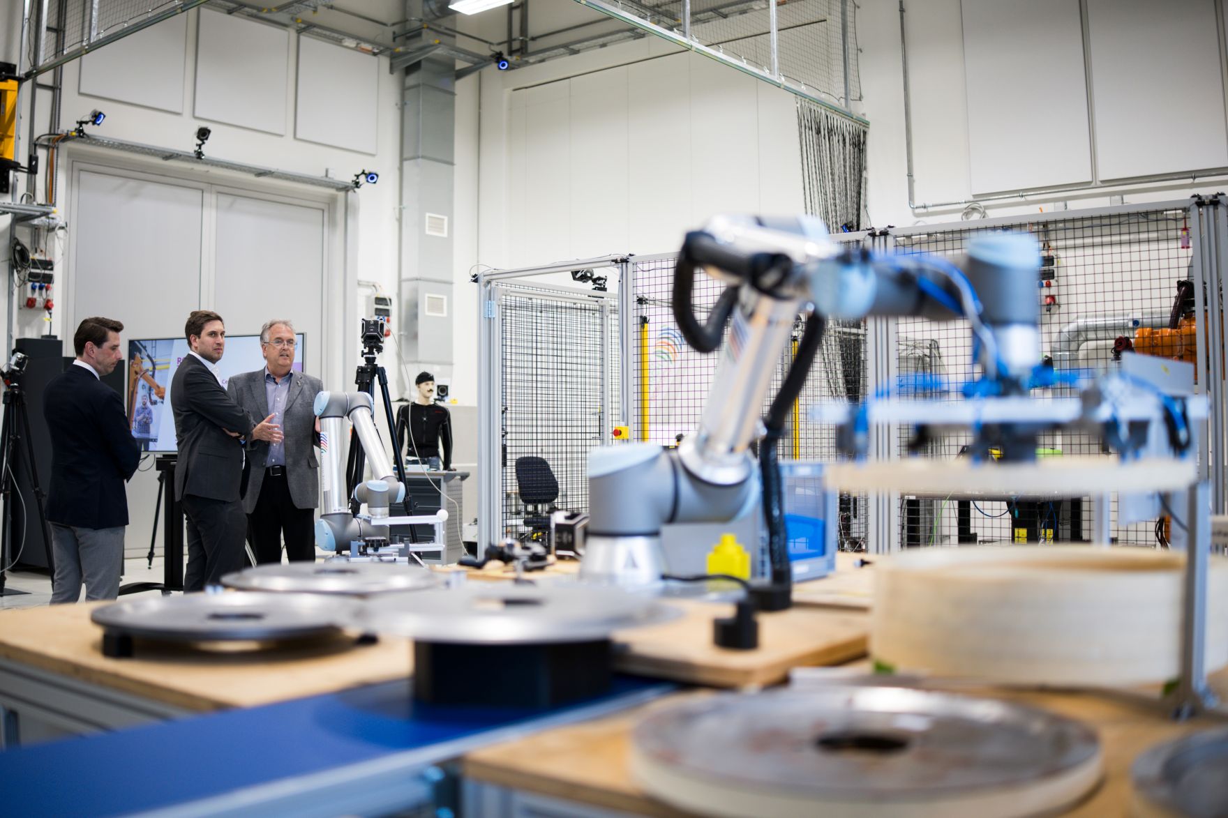 Am 10. April 2025 besuchte Staatssekret&auml;r Alexander Pr&ouml;ll (2.v.l.) im Rahmen seines Bundesl&auml;ndertages die Lakeside Science &amp; Technology Park GmbH.