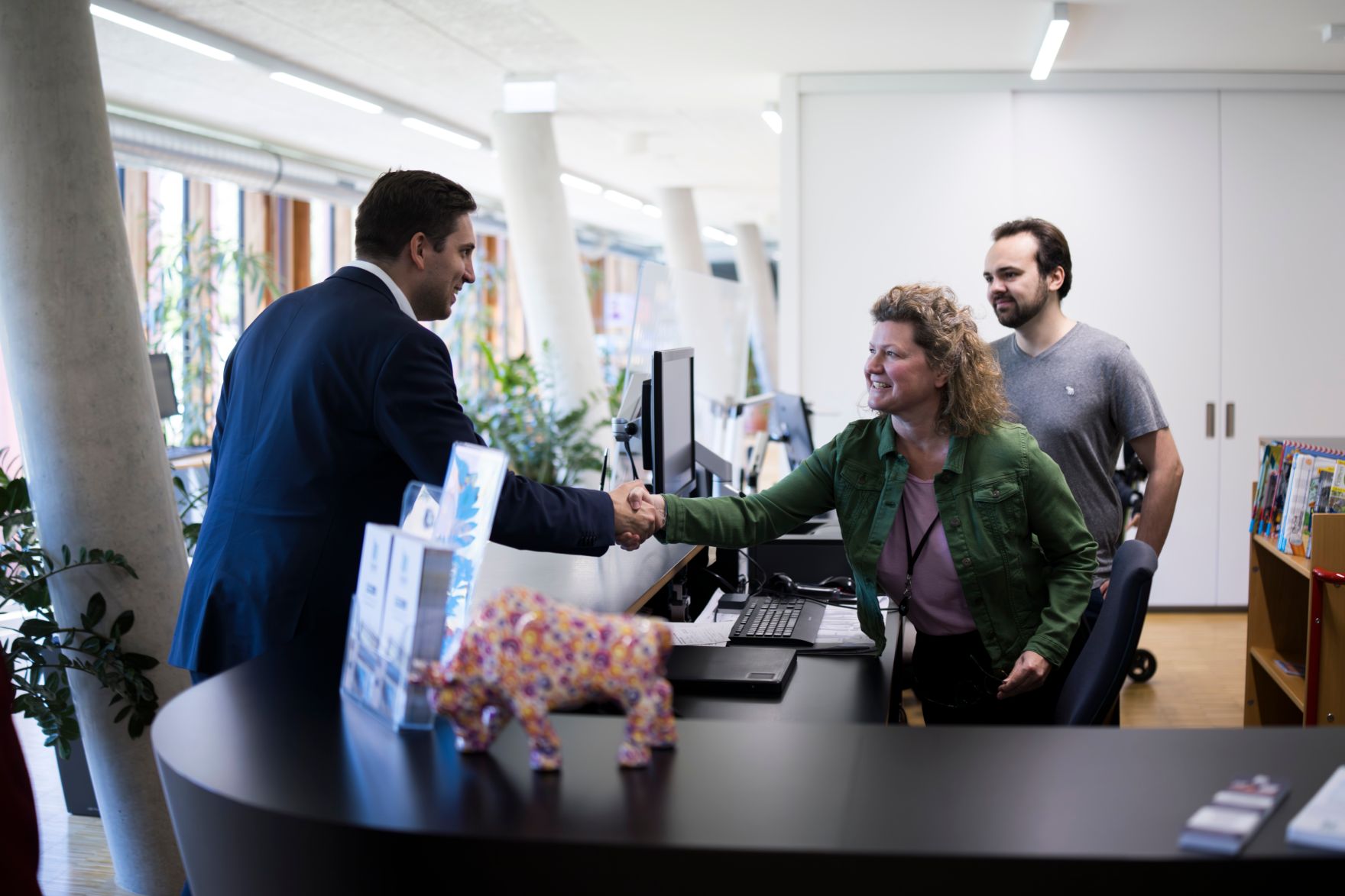 Am 2. Mai 2025 besuchte Staatssekret&auml;r Alexander Pr&ouml;ll (l.) im Rahmen seines Bundesl&auml;ndertages die FH Kufstein Tirol.