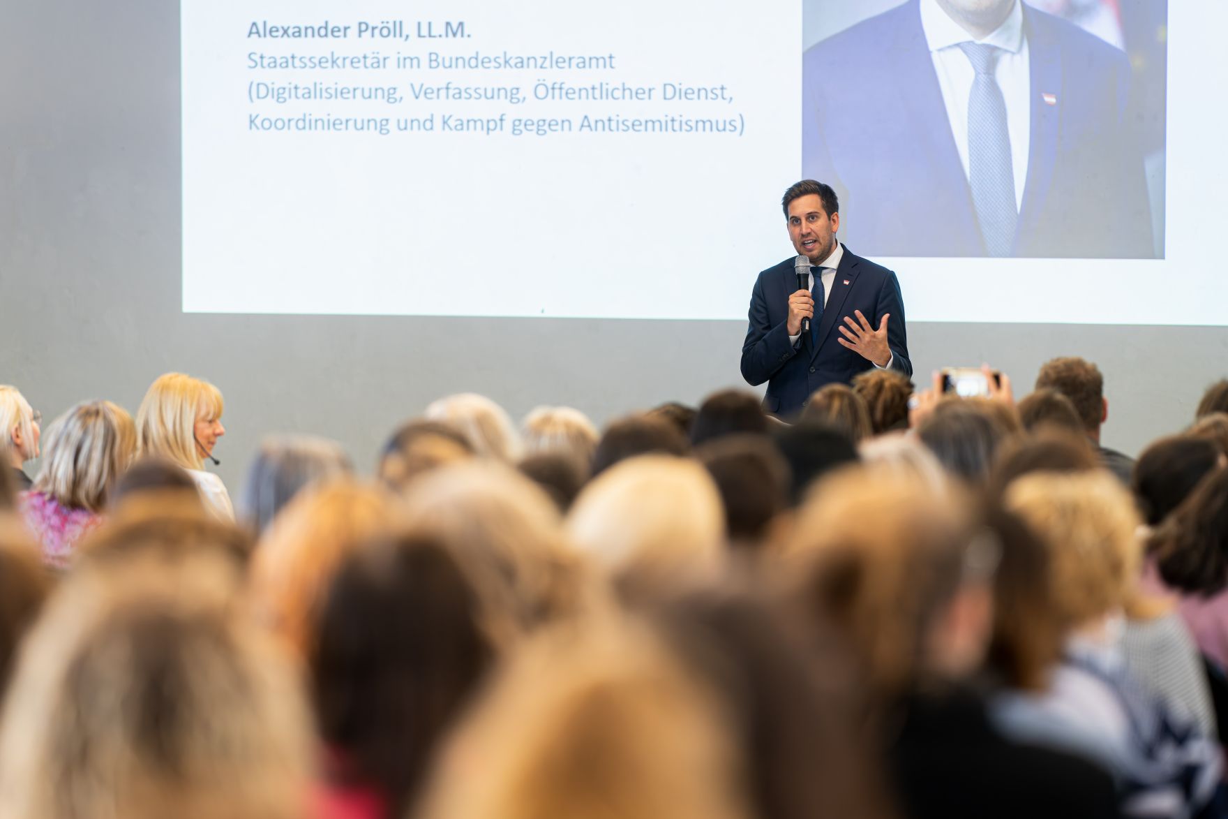 Am 5. Mai 2025 nahm Staatssekret&auml;r Alexander Pr&ouml;ll (m.) an der Veranstaltung &bdquo;20 Jahre Cross Mentoring&ldquo; teil.