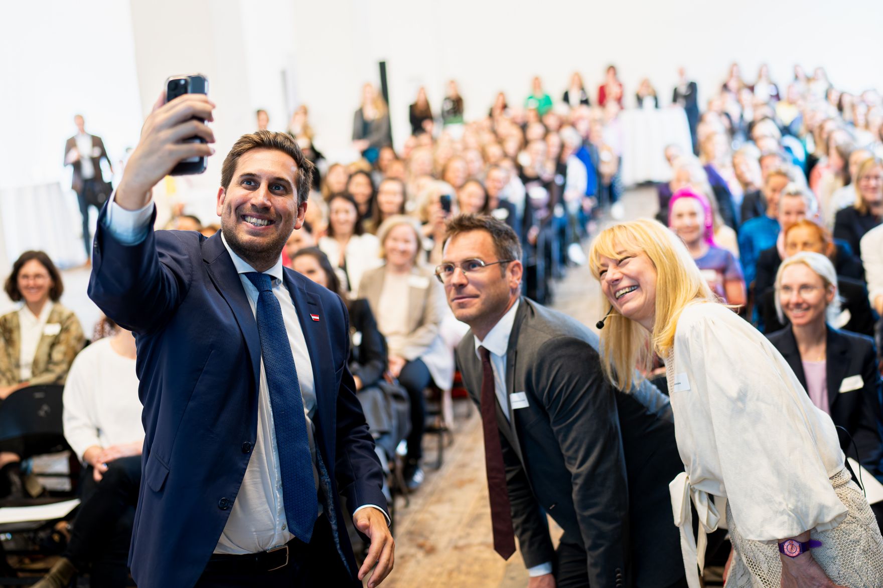 Am 5. Mai 2025 nahm Staatssekret&auml;r Alexander Pr&ouml;ll (l.) an der Veranstaltung &bdquo;20 Jahre Cross Mentoring&ldquo; teil.