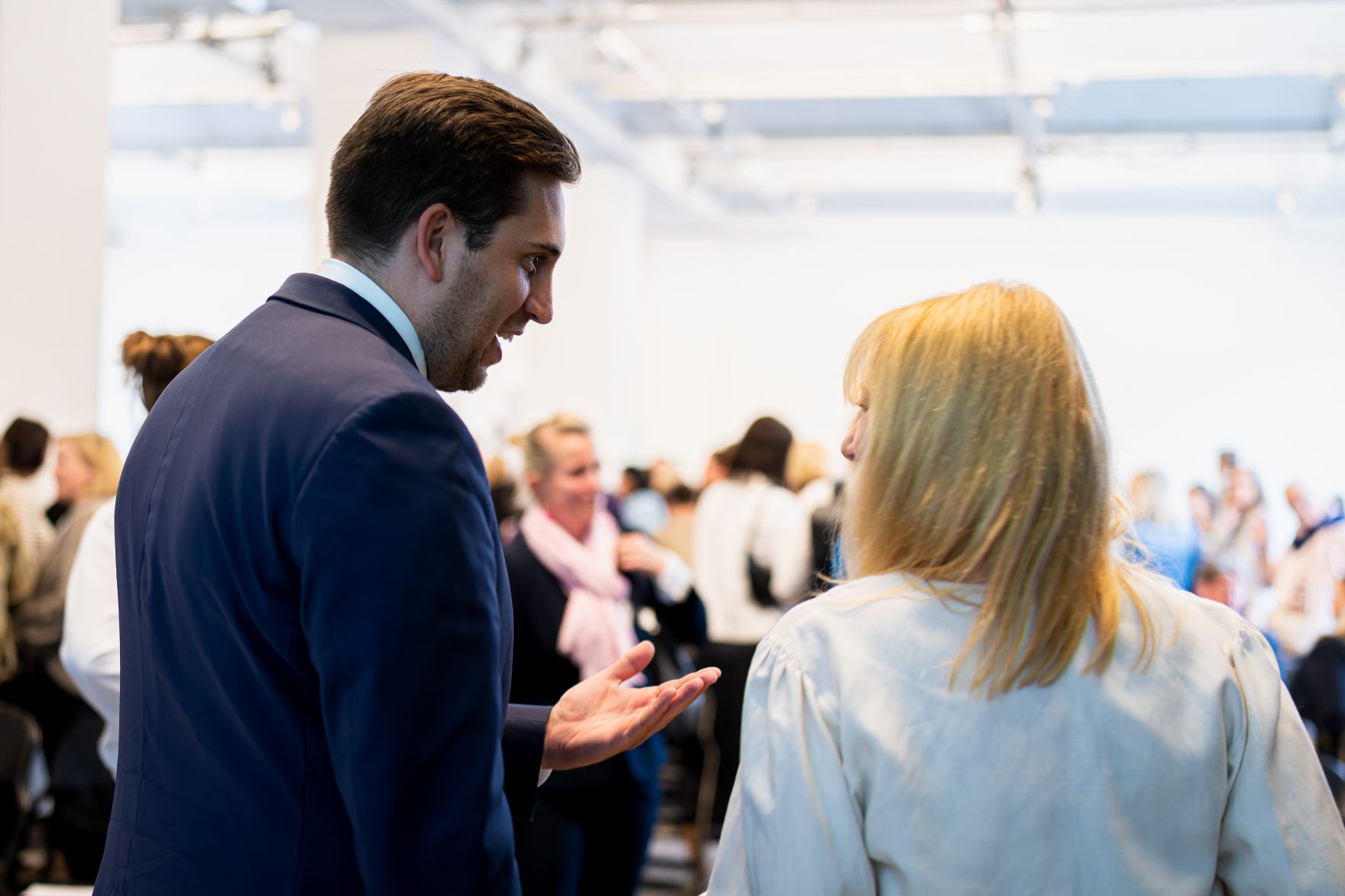 Am 5. Mai 2025 nahm Staatssekret&auml;r Alexander Pr&ouml;ll (l.) an der Veranstaltung &bdquo;20 Jahre Cross Mentoring&ldquo; teil.