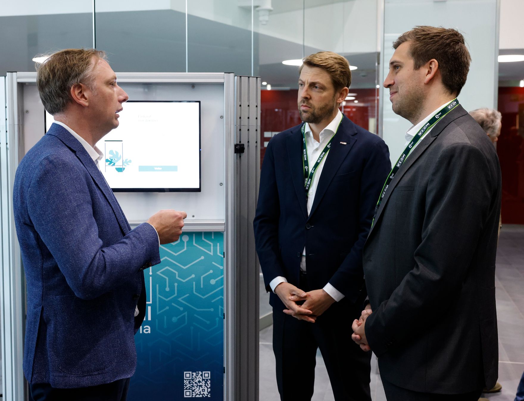 Am 8. Mai 2025 nahm Staatssekret&auml;r Alexander Pr&ouml;ll (r.) an der Veranstaltung &bdquo;EDAY&ldquo; zum Thema "Daten, KI und Human Touch" der Wirtschaftskammer &Ouml;sterreich teil.