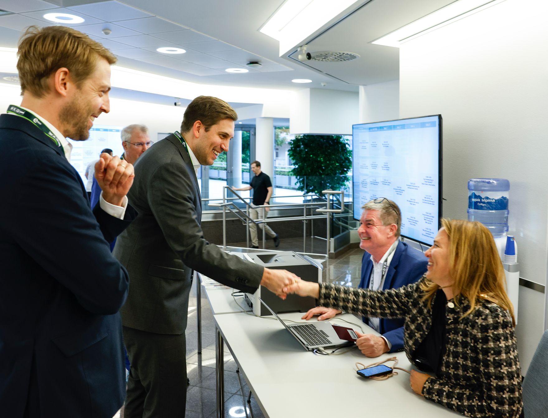 Am 8. Mai 2025 nahm Staatssekret&auml;r Alexander Pr&ouml;ll (m.l.) an der Veranstaltung &bdquo;EDAY&ldquo; zum Thema "Daten, KI und Human Touch" der Wirtschaftskammer &Ouml;sterreich teil.