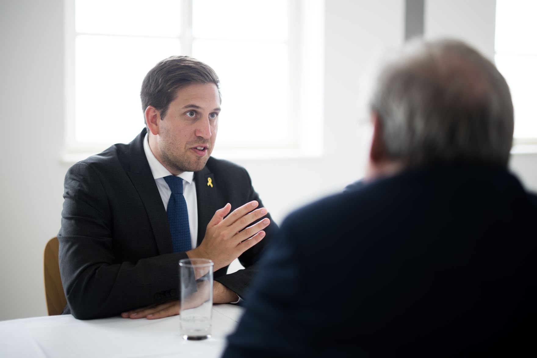 Am 11. Mai 2025 nahm Staatssekret&auml;r Alexander Pr&ouml;ll (l.) am Internationalen Festakt zum Gedenken an die Befreiung des KZ-Gusen und KZ-Mauthausen teil.